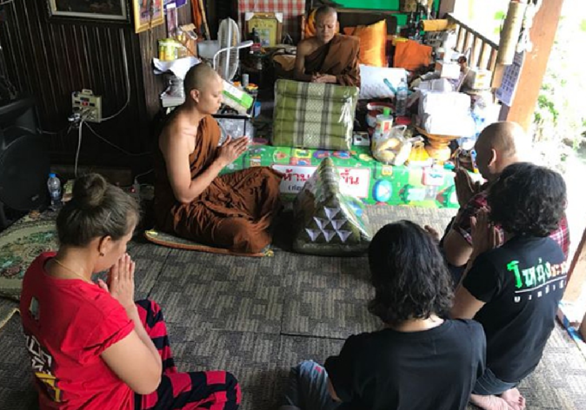 *ซึ้งในรสพระธรรม!!! "ลูกชาย" ตลกชื่อดัง "โหน่ง ชะชะช่า" หันหน้าพึ่งทางธรรม พบ"แก่นแท้ของชีวิต" ขอ"บวชอุทิศตน" ให้พุทธศาสนา!!! (มีคลิป)