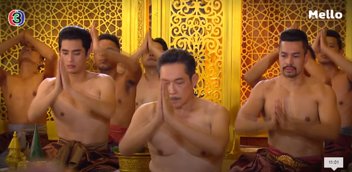 คลายข้อสงสัย!!!! เหตุใด ในประวัติศาสตร์ ต้องถอดเสื้อเข้าเฝ้าฯ พระมหากษัตริย์