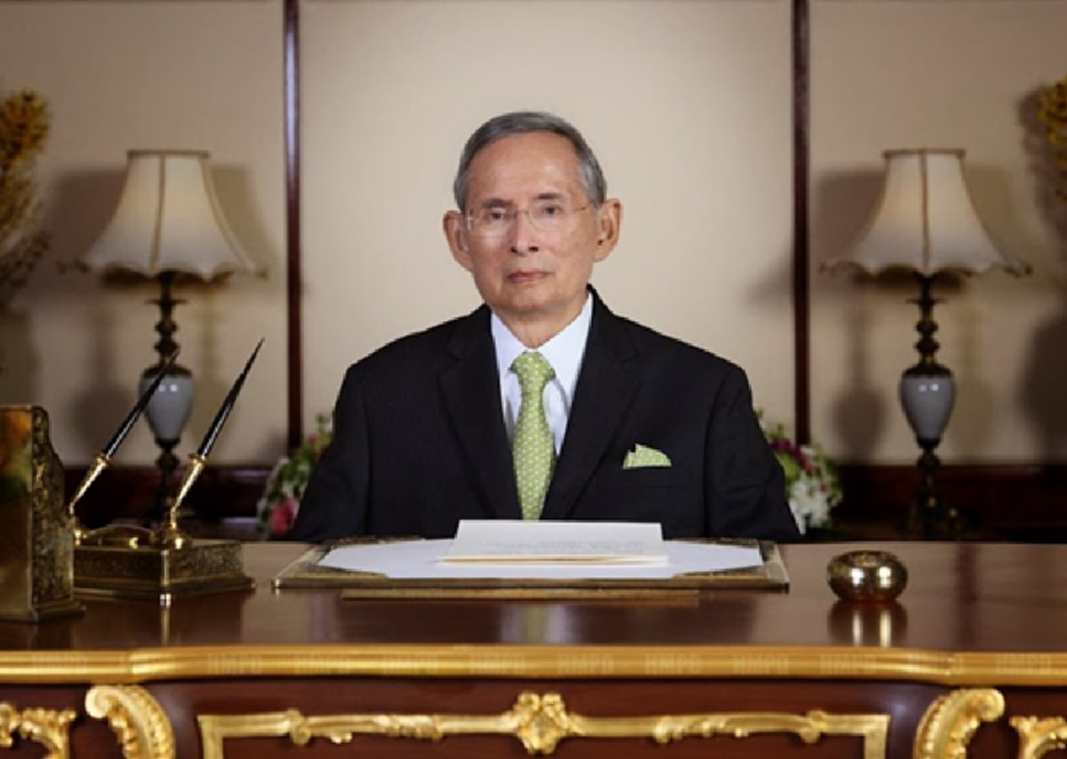 ๙ พระบรมราโชวาท ของรัชกาลที่ ๙ !! ที่แฝงด้วยปรัชญาสุดลึกซึ้ง พระองค์ไม่เคยสั่งแต่ให้ตระหนักด้วยตน #ควรอ่านอย่างยิ่งแล้วคิดตาม