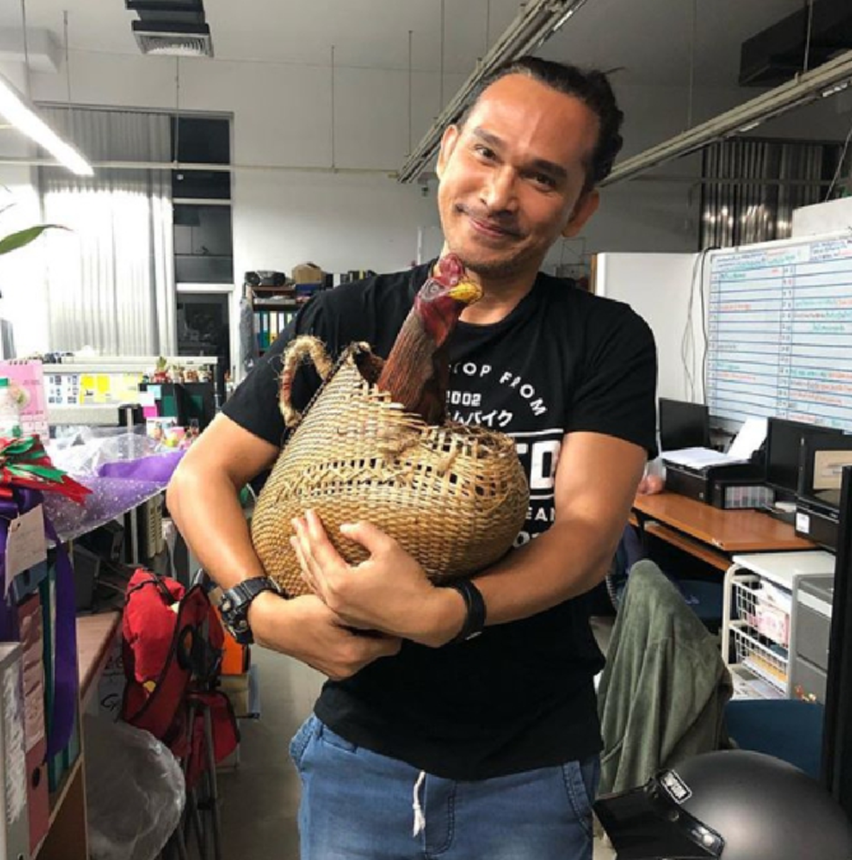 หลายคนไม่เคยรู้!!! ส่องชีวิตเบื้องหลัง "พระนารายณ์" รับบทโดย "ปราบ" ในละครบุพเพสันนิวาส แท้จริงเคยเก็บนกข้างทางมาเลี้ยง (มีคลิป)