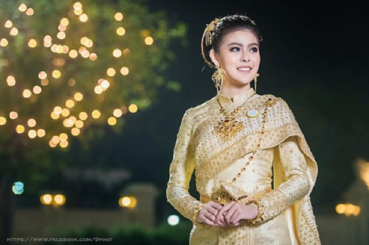 หลายคนไม่เคยเห็น!!! เผยโฉมหน้าลูกสาวนักร้องลูกทุ่งชื่อดัง "บุญโทน คนหนุ่ม" มีดีกรีระดับนักร้องลูกทุ่งชื่อดังตามรอยพ่อแถมสวยอีกต่างหาก (คลิป)