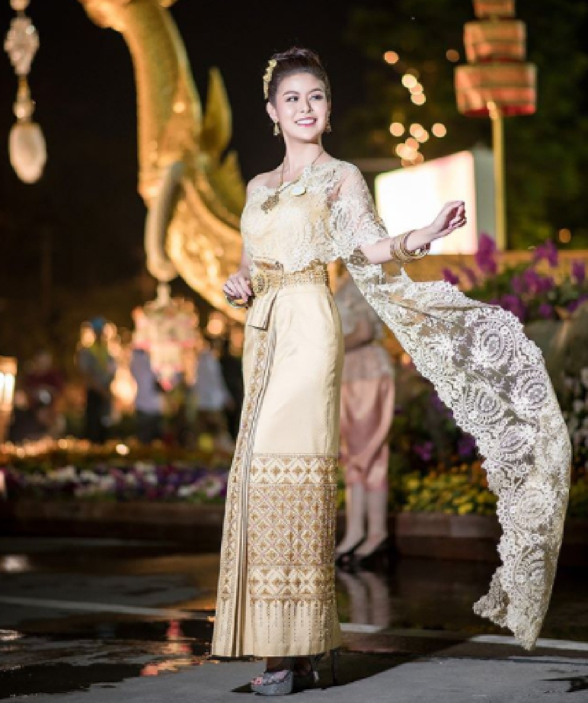 หลายคนไม่เคยเห็น!!! เผยโฉมหน้าลูกสาวนักร้องลูกทุ่งชื่อดัง "บุญโทน คนหนุ่ม" มีดีกรีระดับนักร้องลูกทุ่งชื่อดังตามรอยพ่อแถมสวยอีกต่างหาก (คลิป)