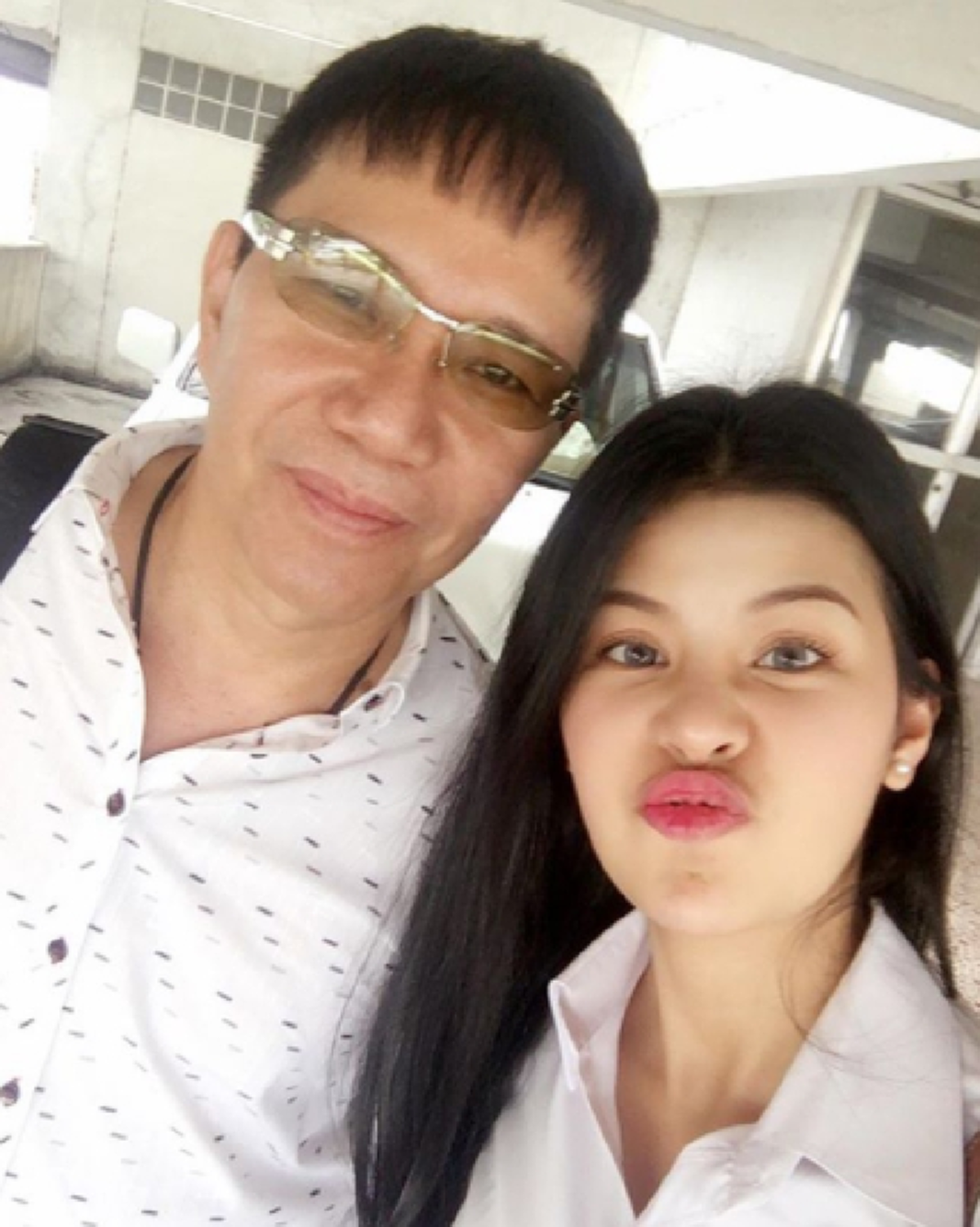 หลายคนไม่เคยเห็น!!! เผยโฉมหน้าลูกสาวนักร้องลูกทุ่งชื่อดัง "บุญโทน คนหนุ่ม" มีดีกรีระดับนักร้องลูกทุ่งชื่อดังตามรอยพ่อแถมสวยอีกต่างหาก (คลิป)