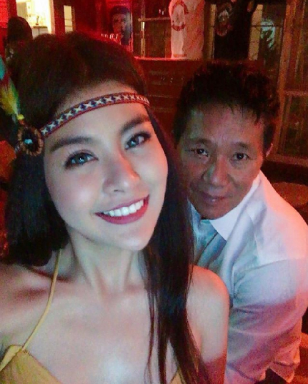 หลายคนไม่เคยเห็น!!! เผยโฉมหน้าลูกสาวนักร้องลูกทุ่งชื่อดัง "บุญโทน คนหนุ่ม" มีดีกรีระดับนักร้องลูกทุ่งชื่อดังตามรอยพ่อแถมสวยอีกต่างหาก (คลิป)