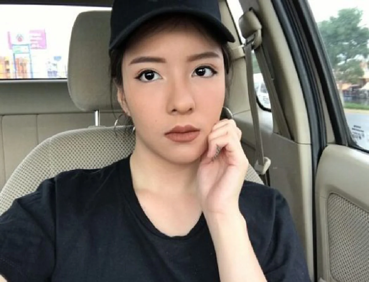 สุดสะเทือนใจ!!! เปิดภาพ “น้องไทม์” แฟนทอม ที่น้องอินกำลังเดินทางไปหา โผล่ร่วมงานศพ ด้วยอาการโศกเศร้า (มีคลิป)