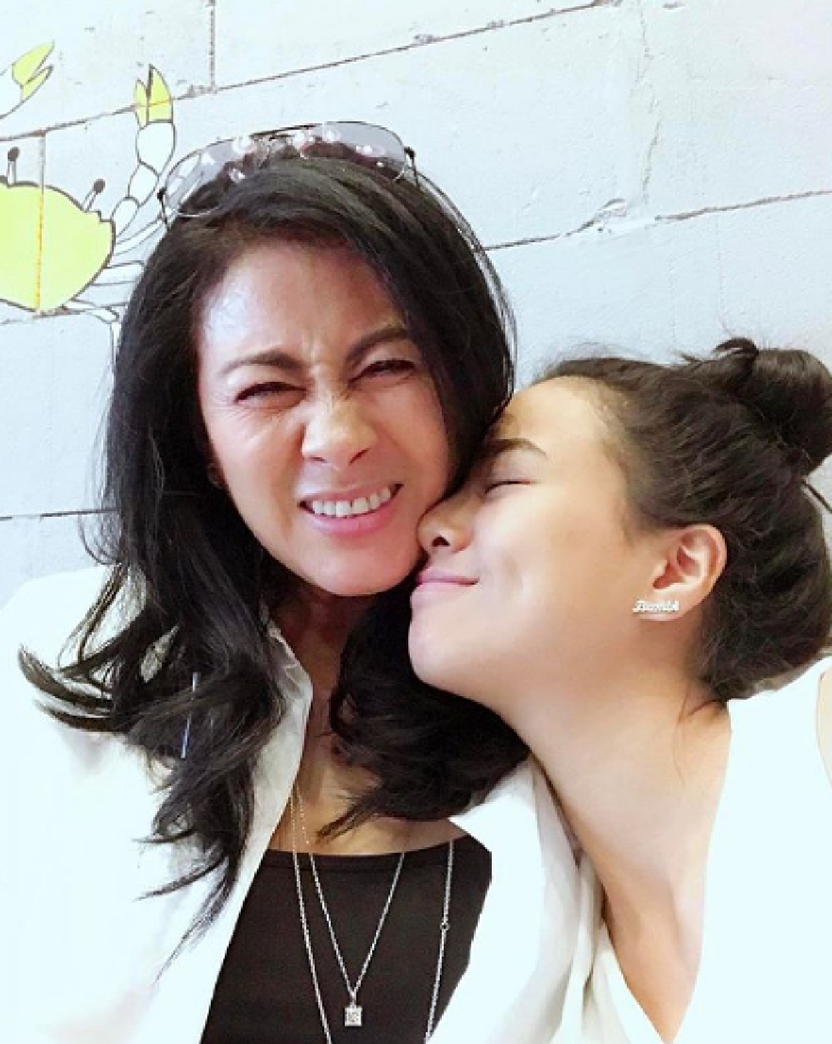 *เชื่อว่าหลายคนไม่เคยรู้!!! เพื่อนสนิท "น้องอิน" ไม่ใช่แค่นักร้องเวทีดัง แต่มีดีกรีถึงลูกสาวอดีตนางสาวไทย บอกเลยไม่ธรรมดา!!! (ชมคลิป)