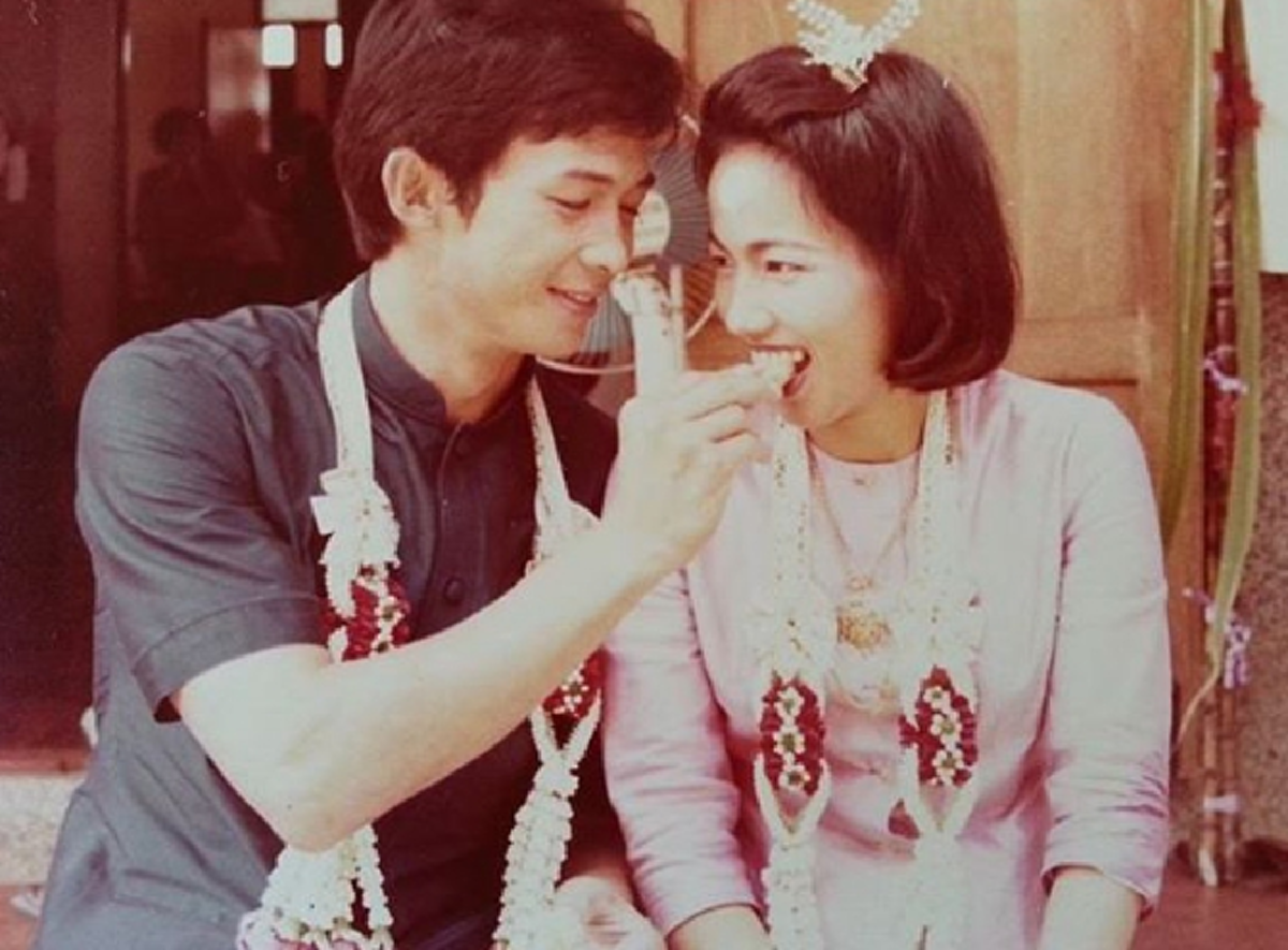 *ขยี้ตาวนไป!!! เปิดภาพล่าสุด ลูกสาวอดีตพระเอกชื่อดัง "โกวิทย์ วัฒนกุล" ที่ไม่เคยมีใครเห็นมาก่อน บอกเลยแต่ละคนสวยเก่งดีกรีไม่ธรรมดา!!!