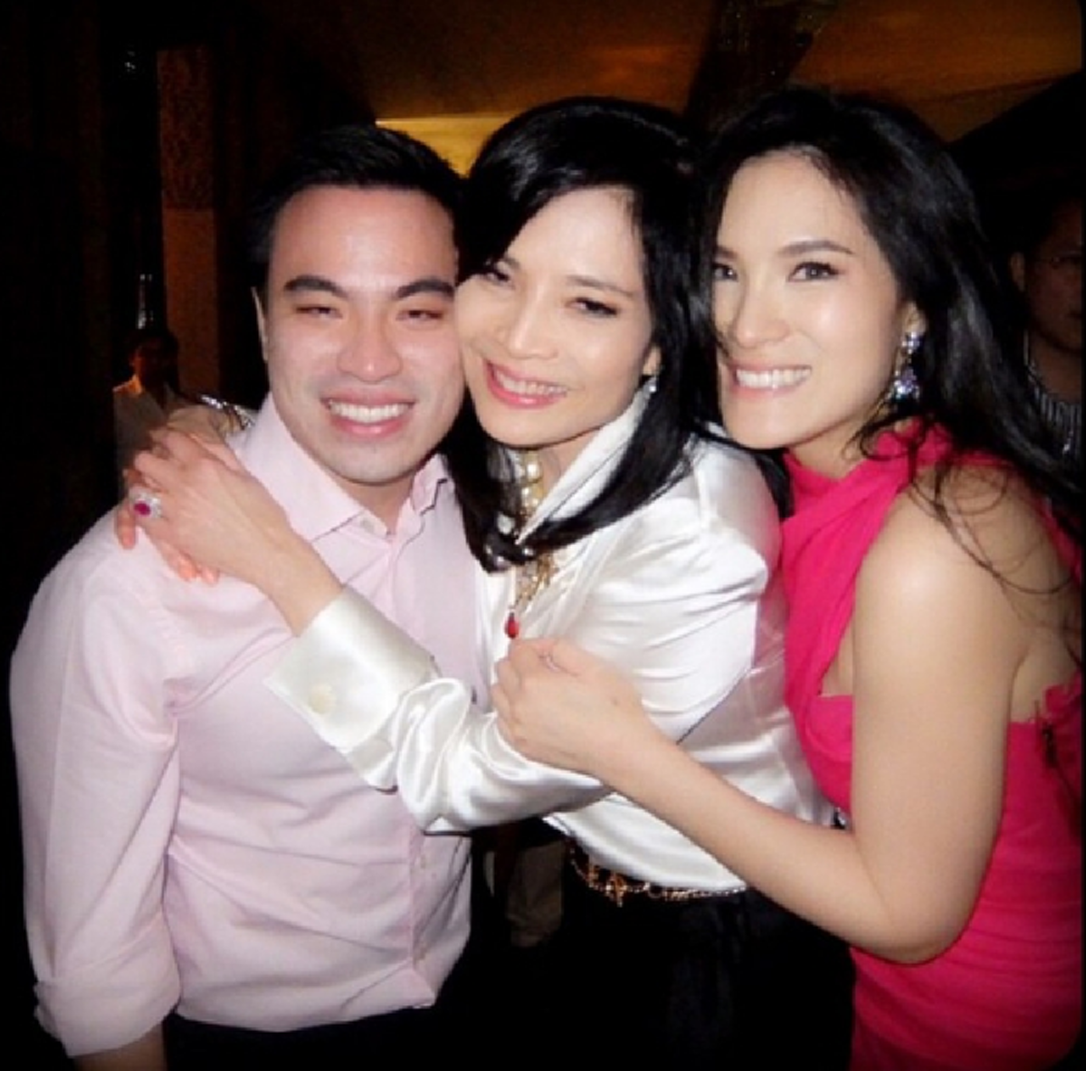 *เปิดภาพล่าสุด "อดีตภรรยา"และ "ลูก" ของสามี "กบ ปภัสรา" บอกเลยแต่ละคนดีกรีไม่ธรรมดา!!! (ชมภาพ)