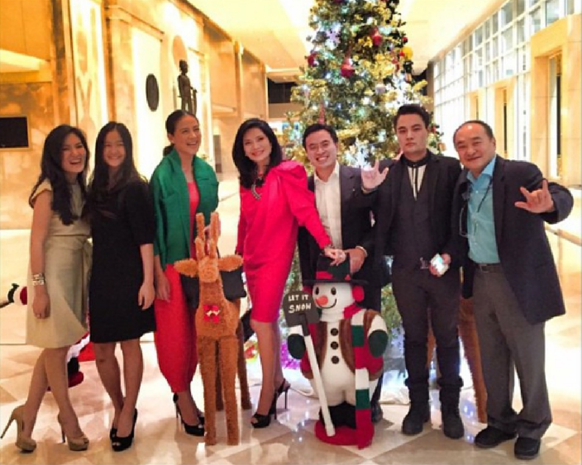 *เปิดภาพล่าสุด "อดีตภรรยา"และ "ลูก" ของสามี "กบ ปภัสรา" บอกเลยแต่ละคนดีกรีไม่ธรรมดา!!! (ชมภาพ)