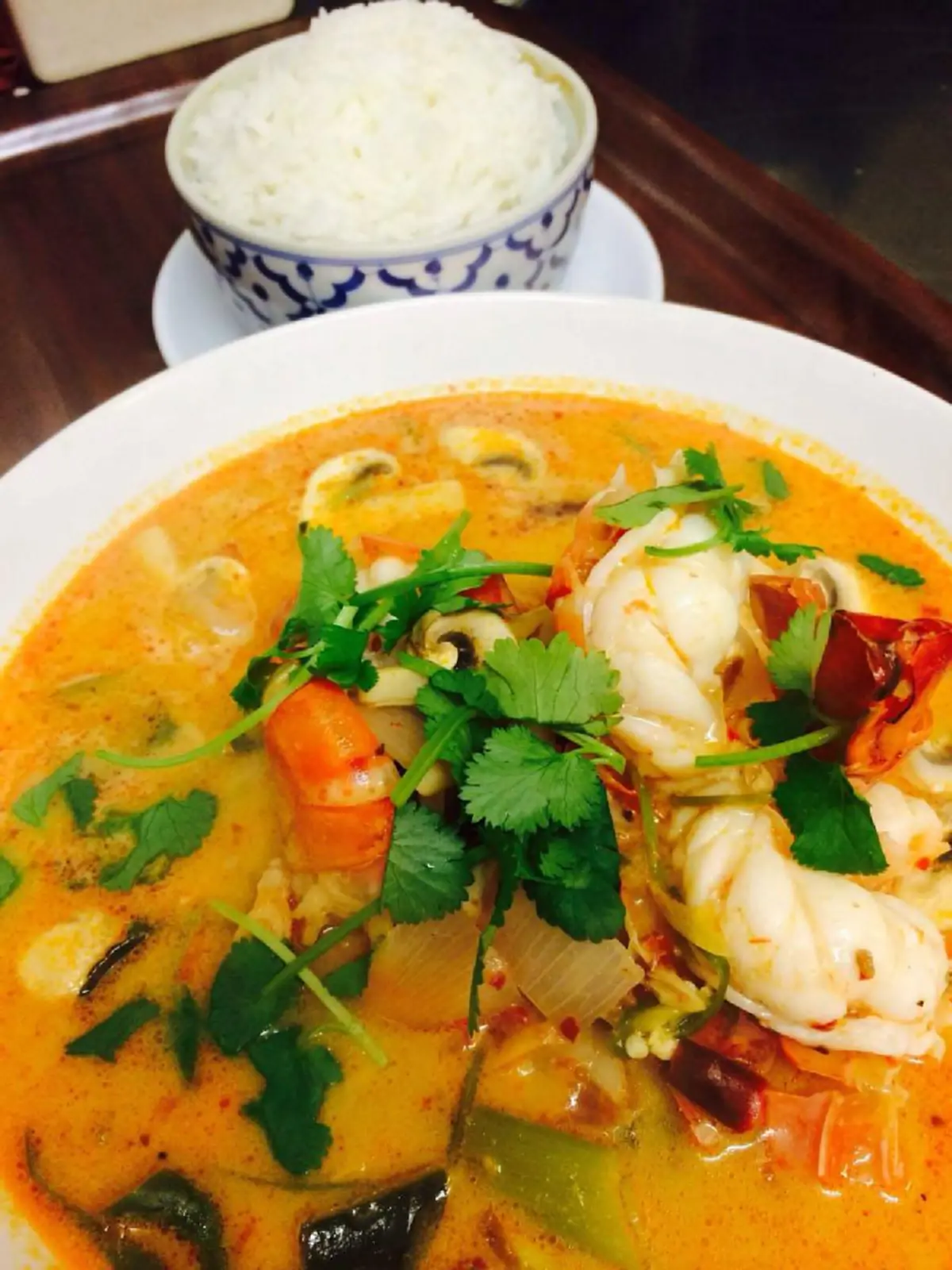 ฝรั่งเลว!! แสดงพฤติกรรมน่ารังเกียจ เหยียดชาติ ไล่เจ้าของร้านอาหารไทยในอังกฤษ กลับประเทศ ชักดาบไม่จ่ายค่าอาหาร