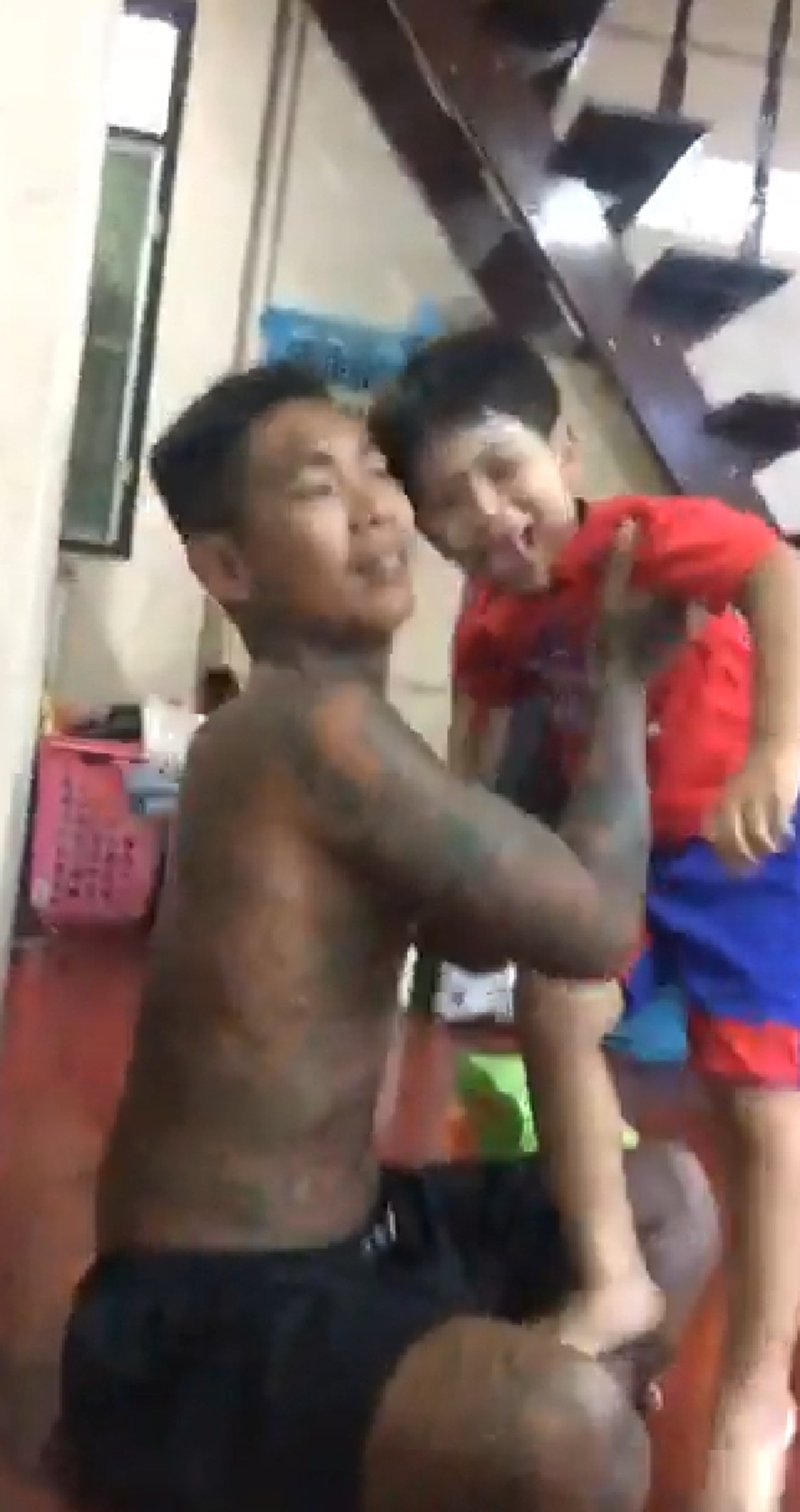 หายไปตั้งนาน!! "เน วัดดาว" ออกจากคุกมาแล้ว เตรียมหาเงินเลี้ยงลูก แต่ไม่วายแฟนคลับเซง..เพราะต้องกลับไปติดคุก หลังโดนใส่ร้ายป้ายสี??!