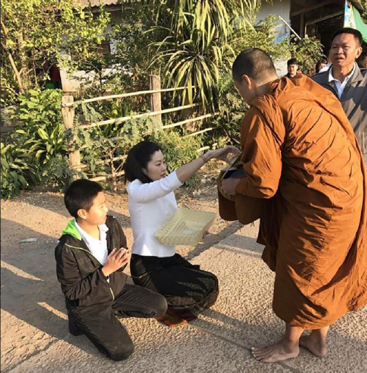 สู่ขวัญใส่บาตร