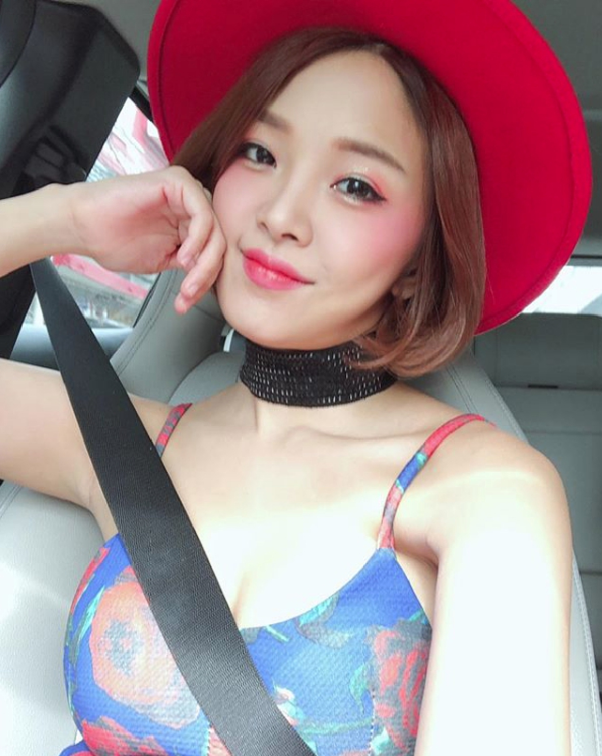 หญิงแย้ เเต่งหน้า