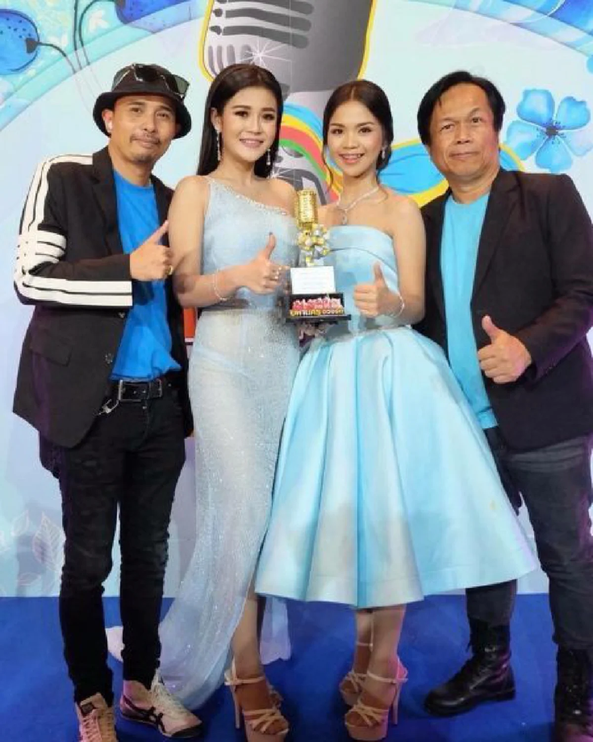ฟ้าหลังฝนย่อมสดใสเสมอ !! "อาม ชุติมา" มีหวัง ล่าสุดมี"ผู้ใหญ่ใจดี" ยื่นมือเข้าช่วย หลังจ่อโดนฟ้อง ไม่ให้ร้องเพลงผู้สาวขาเลาะ ทั้งที่ตนเป็นเจ