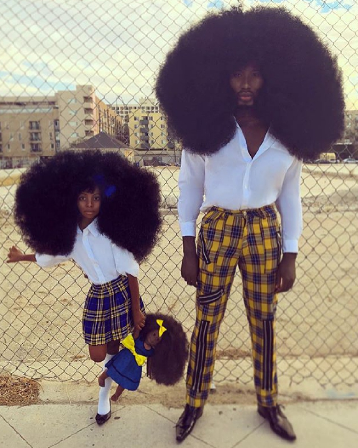 *ที่สุดของจักรวาล!!! เปิดภาพครอบครัว "ผมทรงแอฟโฟร่"สุดเจ๋ง ที่ล่าสุดทุบสถิติโลก บอกเลยใครเห็นต้องอึ้ง!!! (ชมคลิป)