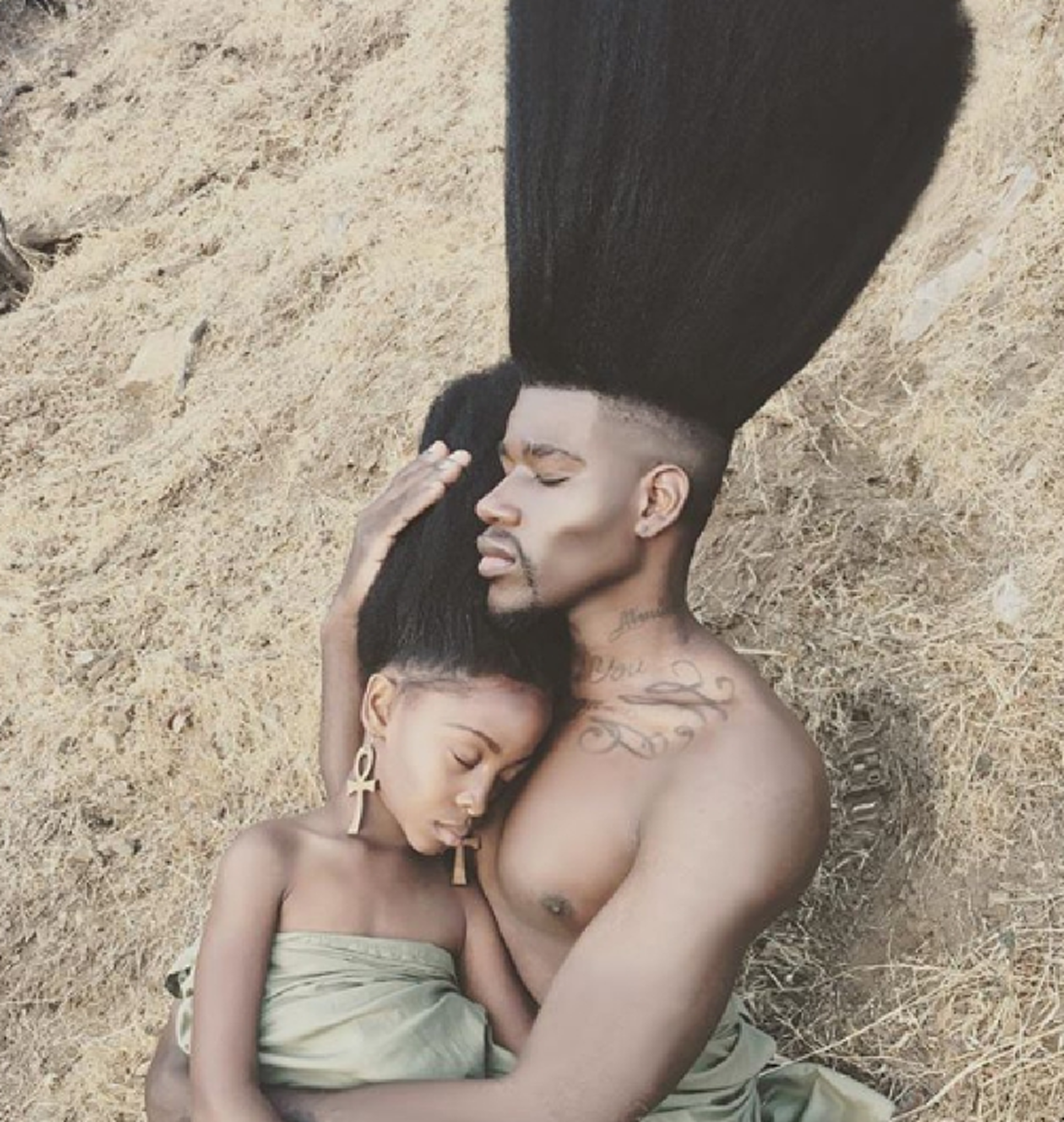 *ที่สุดของจักรวาล!!! เปิดภาพครอบครัว "ผมทรงแอฟโฟร่"สุดเจ๋ง ที่ล่าสุดทุบสถิติโลก บอกเลยใครเห็นต้องอึ้ง!!! (ชมคลิป)