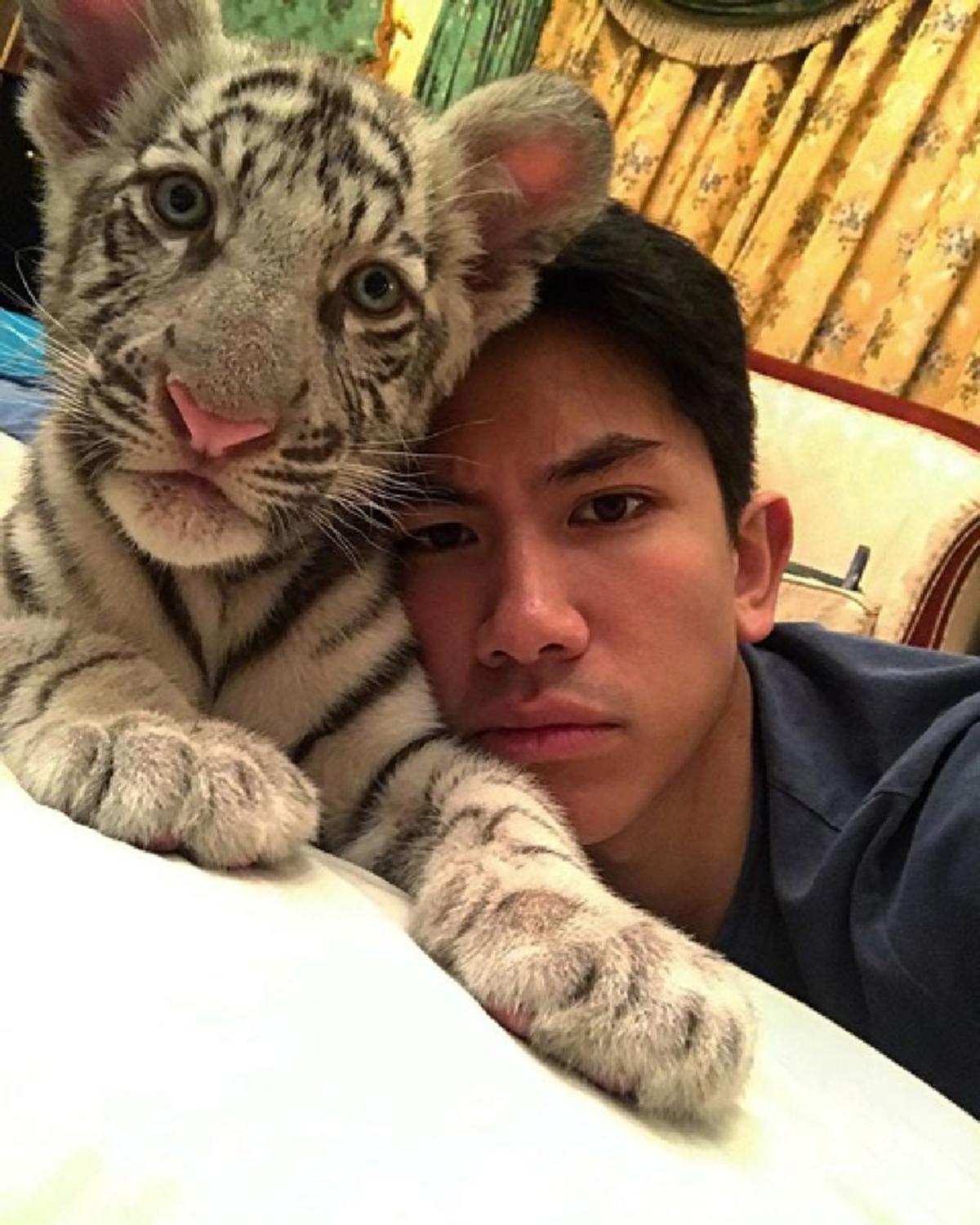 ชาติที่แล้ว..ทำบุญด้วยอะไร ?? เผยโฉมหน้า "หญิงไทยคนเดียว" ที่ได้ถ่ายรูปคู่กับ "เจ้าชายบรูไน" ทำเอาสาวๆอิจฉากันทั้งประเทศ !! (ชมภาพ)