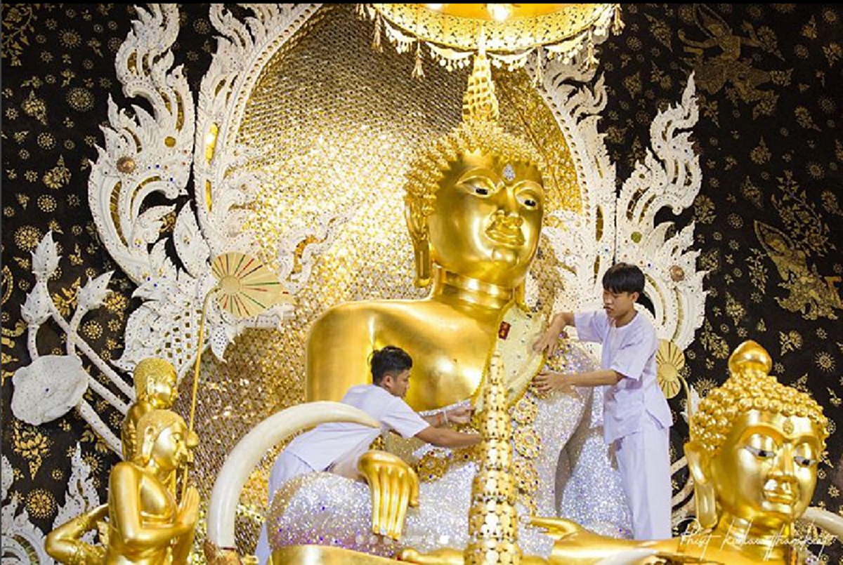 นางฟ้ามาโปรดชัดๆ!!! เมื่อ "นางเอกชื่อดัง" ควงเพื่อนทั้งวงการ ทำบุญครั้งใหญ่ในชีวิต แจกทานกว่า 1,000 ชุด ให้ผู้ยากไร้!!? (ชมคลิป)