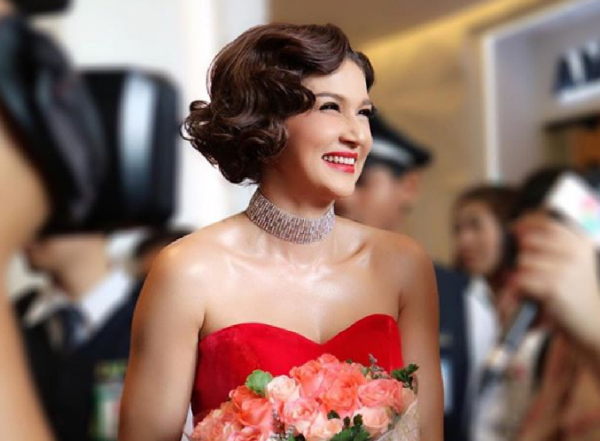 *ดูกันให้ชัด!!! เปิดโฉมหน้า "อดีตสามี" และ "สามีปัจจุบัน" ดาราดังรุ่นใหญ่ "แอน สิเรียม" !!! (ชมคลิป)