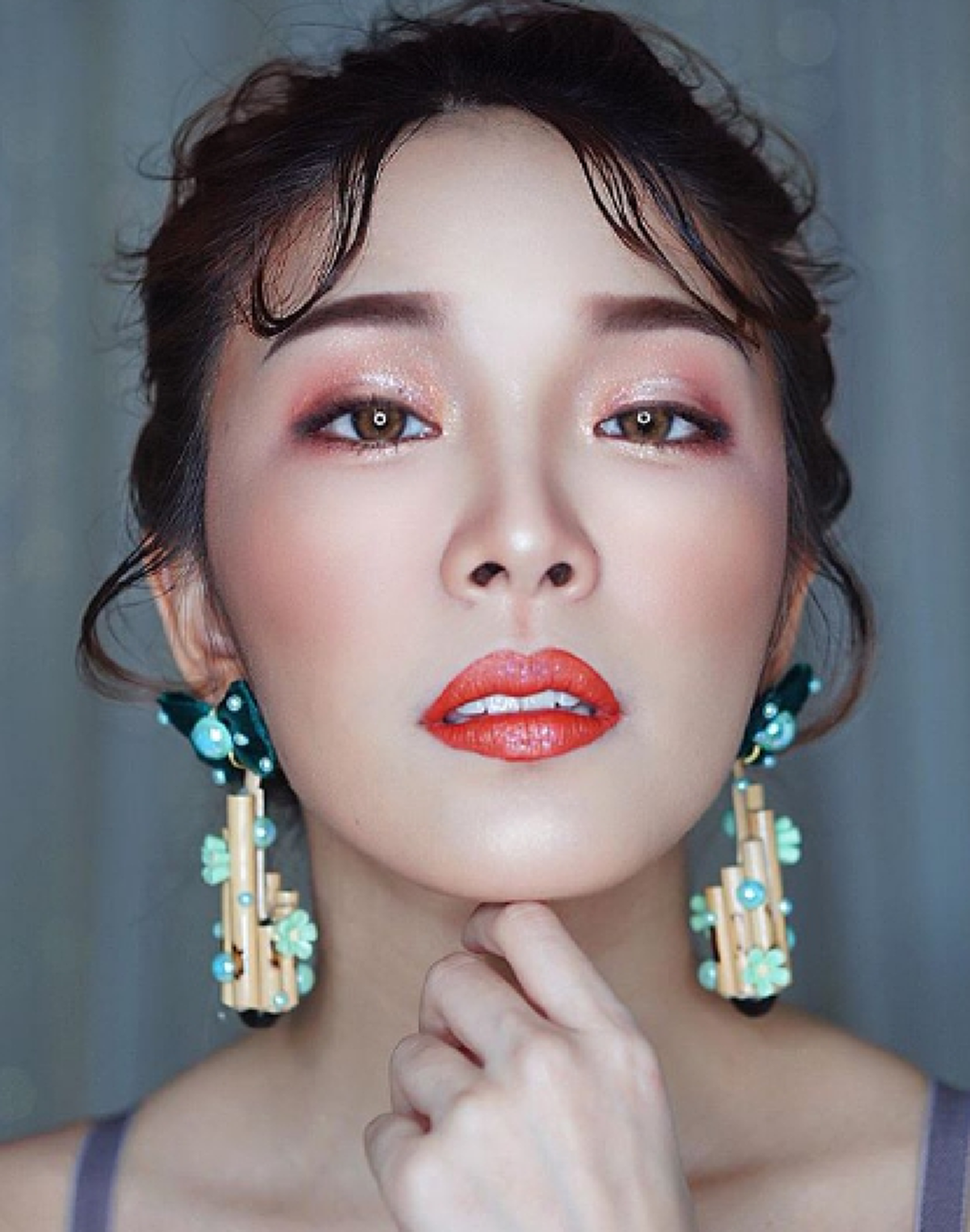 *สวยสะพรึง!!! "บล๊อกเกอร์ชื่อดัง"ดีกรีพริตตี้เงินล้าน ย่องเงียบศัลยกรรมทั้งหน้า โชว์สดๆ "หน้าบวมเป้ง" แทบไม่เหลือเค้าโครงเดิม!!! (ชมคลิป)