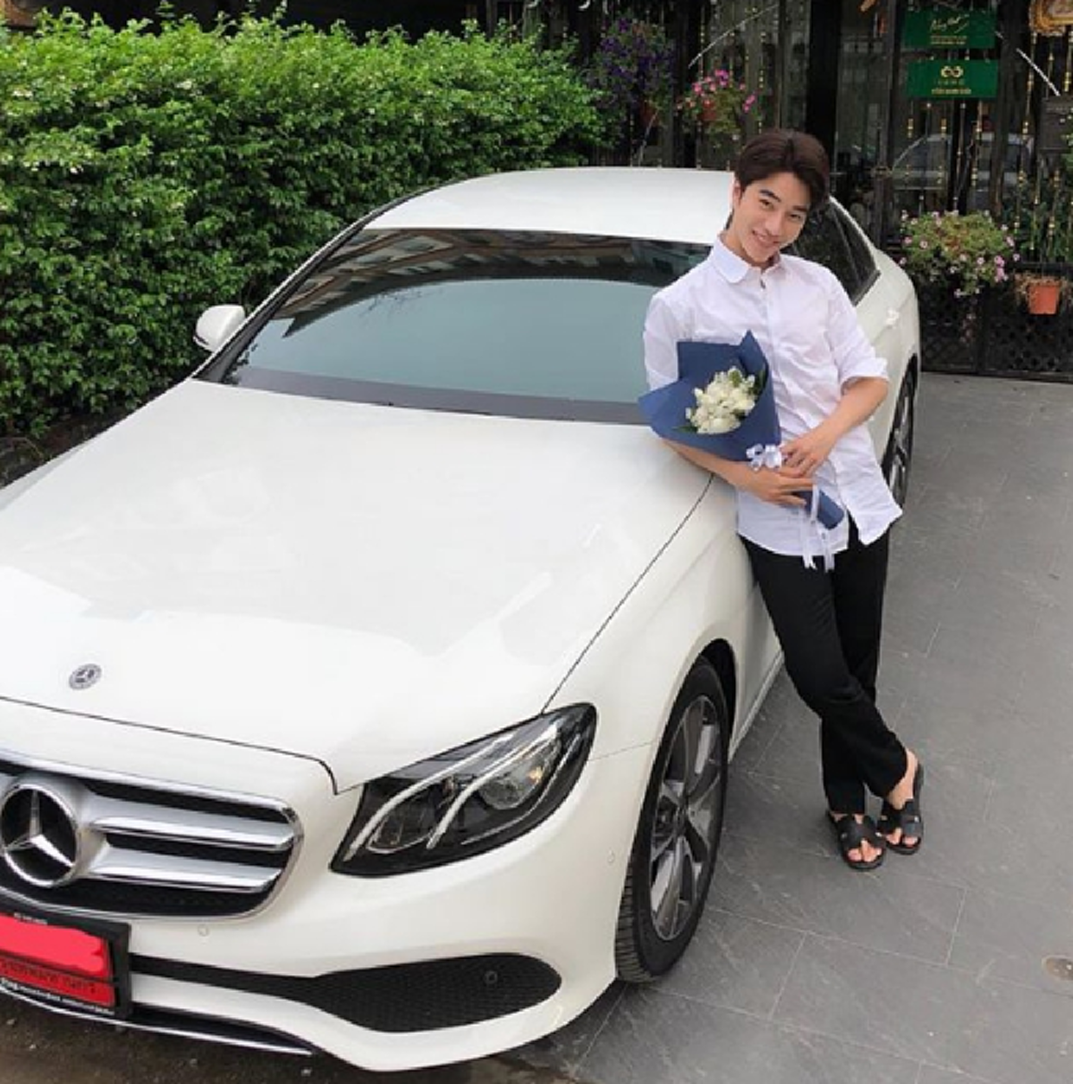 *เปิดชีวิตสุดทึ่ง!!! “เมคอัพชื่อดัง” จากช่างแต่งหน้าราคา 700 สู่ช่างแต่งหน้า "ร้อยล้าน" ที่ขนาดซุปตาร์ "อั้ม-พัชราภา" ยังต้องต่อคิวแต่ง!!!