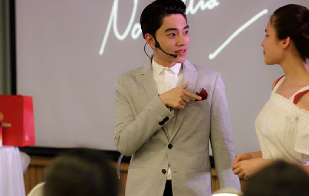 *เปิดชีวิตสุดทึ่ง!!! “เมคอัพชื่อดัง” จากช่างแต่งหน้าราคา 700 สู่ช่างแต่งหน้า "ร้อยล้าน" ที่ขนาดซุปตาร์ "อั้ม-พัชราภา" ยังต้องต่อคิวแต่ง!!!