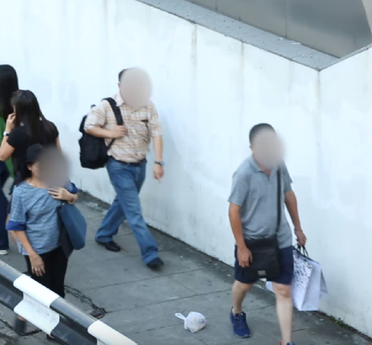 มาตรฐานสังคมไทย!!! แห่แชร์ว่อน? คลิปทดสอบคนไทย เมื่อมีคนทิ้งขยะต่อหน้าต่อตา บอกเลยมีอึ้ง เป็นคุณจะทำอย่างไร?!! (ชมคลิป)