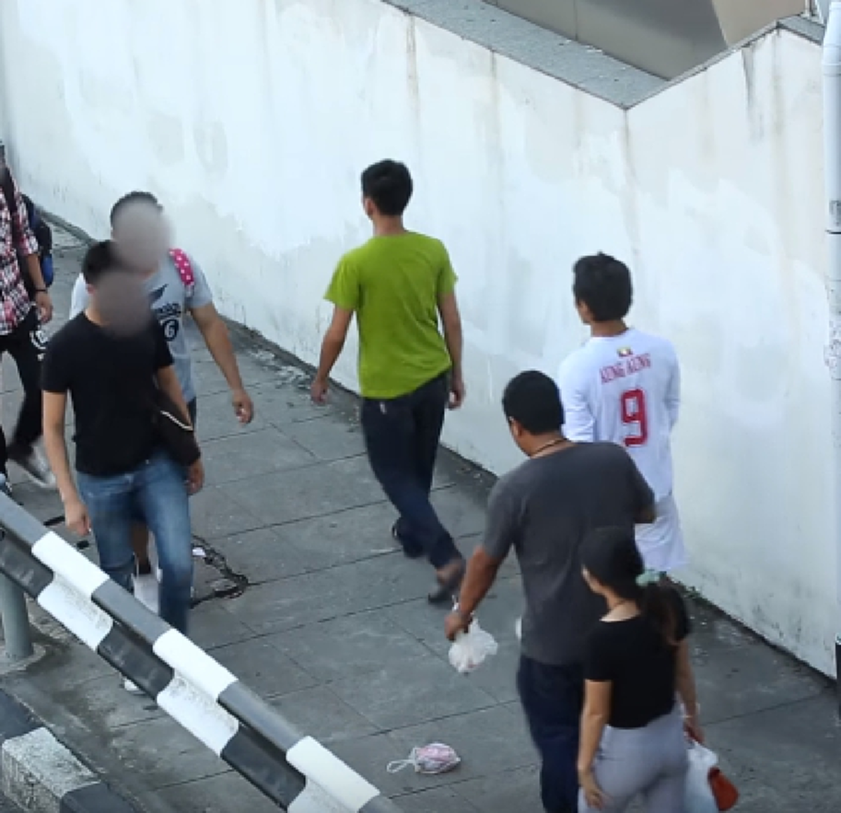 มาตรฐานสังคมไทย!!! แห่แชร์ว่อน? คลิปทดสอบคนไทย เมื่อมีคนทิ้งขยะต่อหน้าต่อตา บอกเลยมีอึ้ง เป็นคุณจะทำอย่างไร?!! (ชมคลิป)