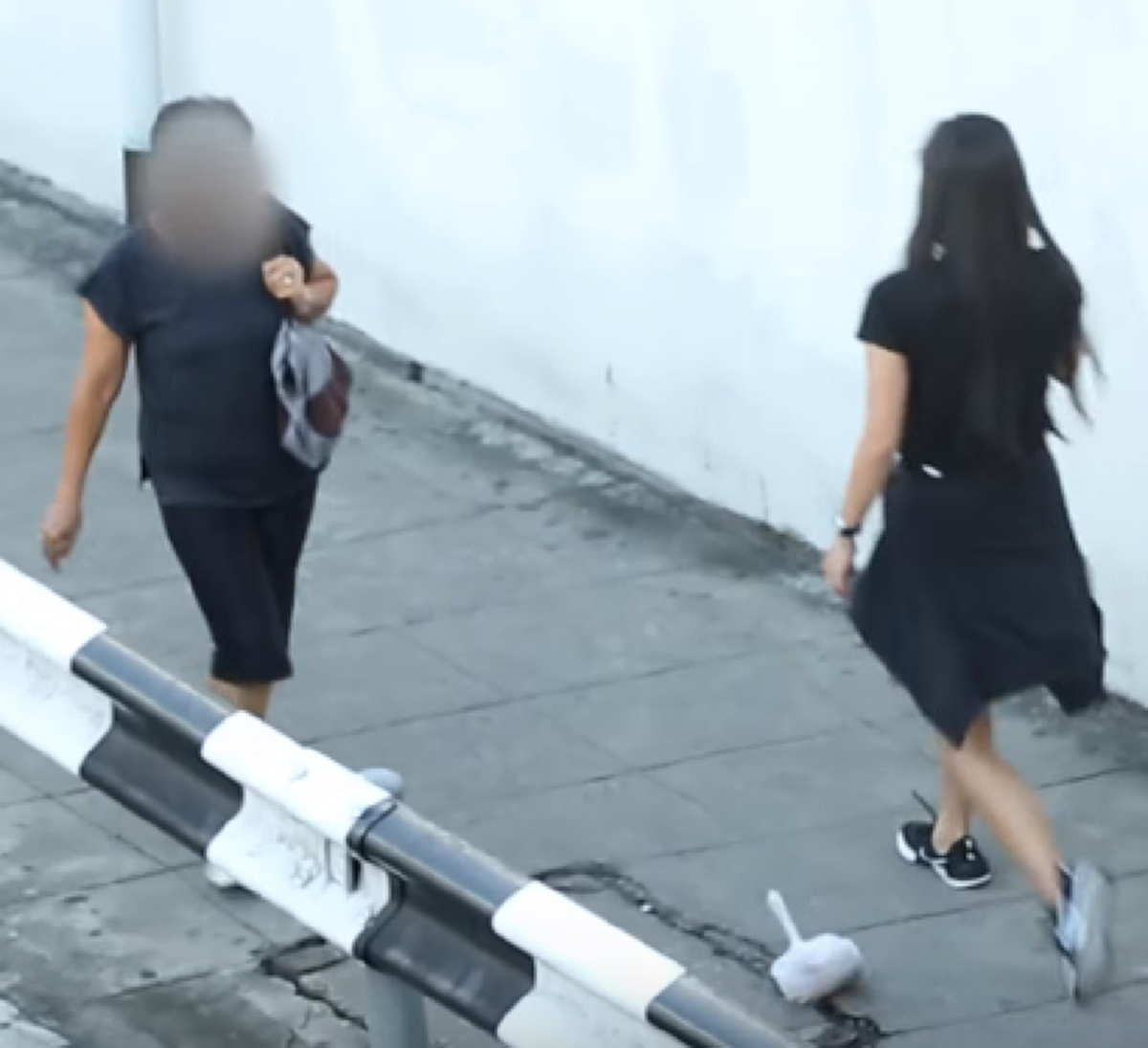 มาตรฐานสังคมไทย!!! แห่แชร์ว่อน? คลิปทดสอบคนไทย เมื่อมีคนทิ้งขยะต่อหน้าต่อตา บอกเลยมีอึ้ง เป็นคุณจะทำอย่างไร?!! (ชมคลิป)