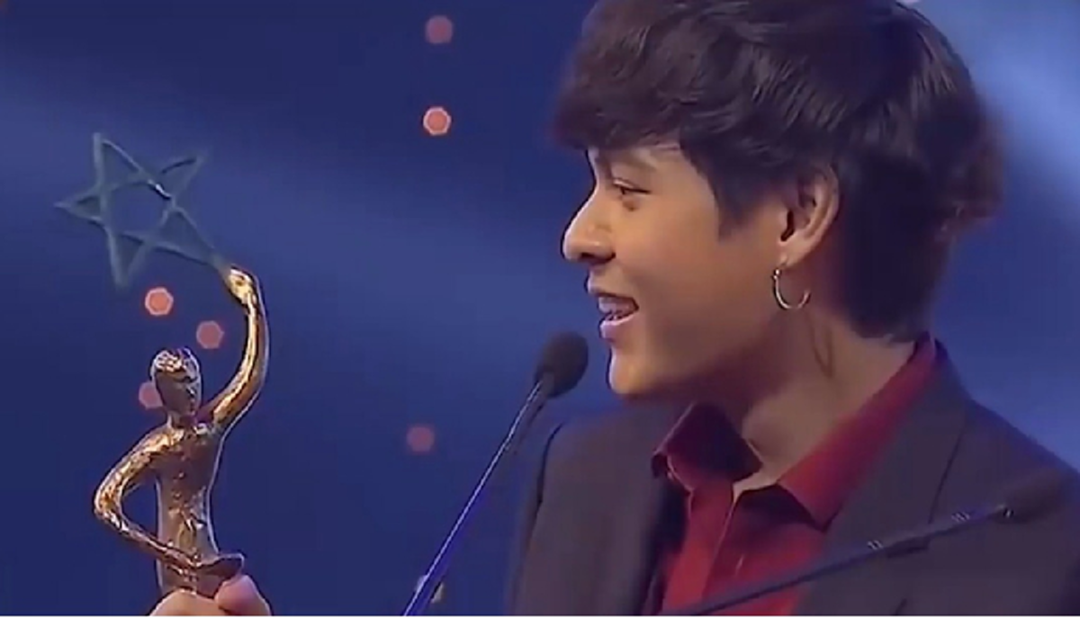 ฮาลั่นกันทั้งฮอล์ !! เมื่อ "The Toy" พูดความรู้สึก หลังขึ้นรับรางวัล"ศิลปินเดี่ยวแห่งปี" ขนาด "อั้ม" ยังกลั้นขำไม่อยู่ !! (ชมคลิป)
