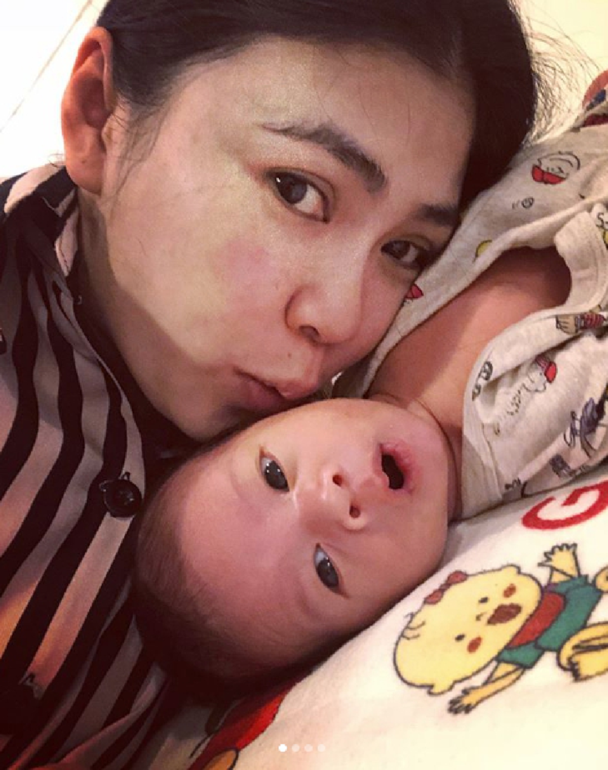 พ่นอิงลิชไฟแลบ !! เมื่อ ชาคริต คุยกับลูกชาย น้องโพธิ์ เป็นภาษาอังกฤษเป็นประจำ บอกเลยโตขึ้น ฉายแววความเก่งตามรอยพ่อแน่นอน !! (ชมคลิป)