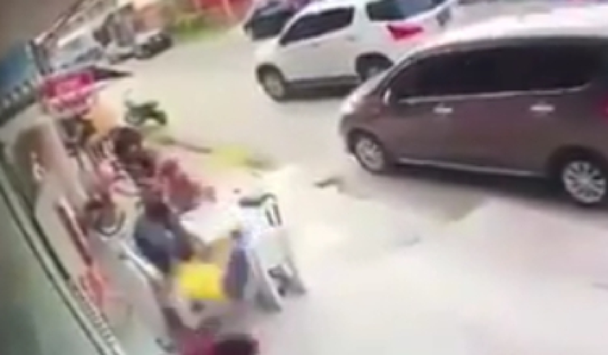 ช็อกคากล้อง!! วงจรปิดจับภาพวินาที ลั่นไกสังหาร! "มิก แฝดนรก" แก๊งค้ายารายใหญ่!? (ชมคลิป)