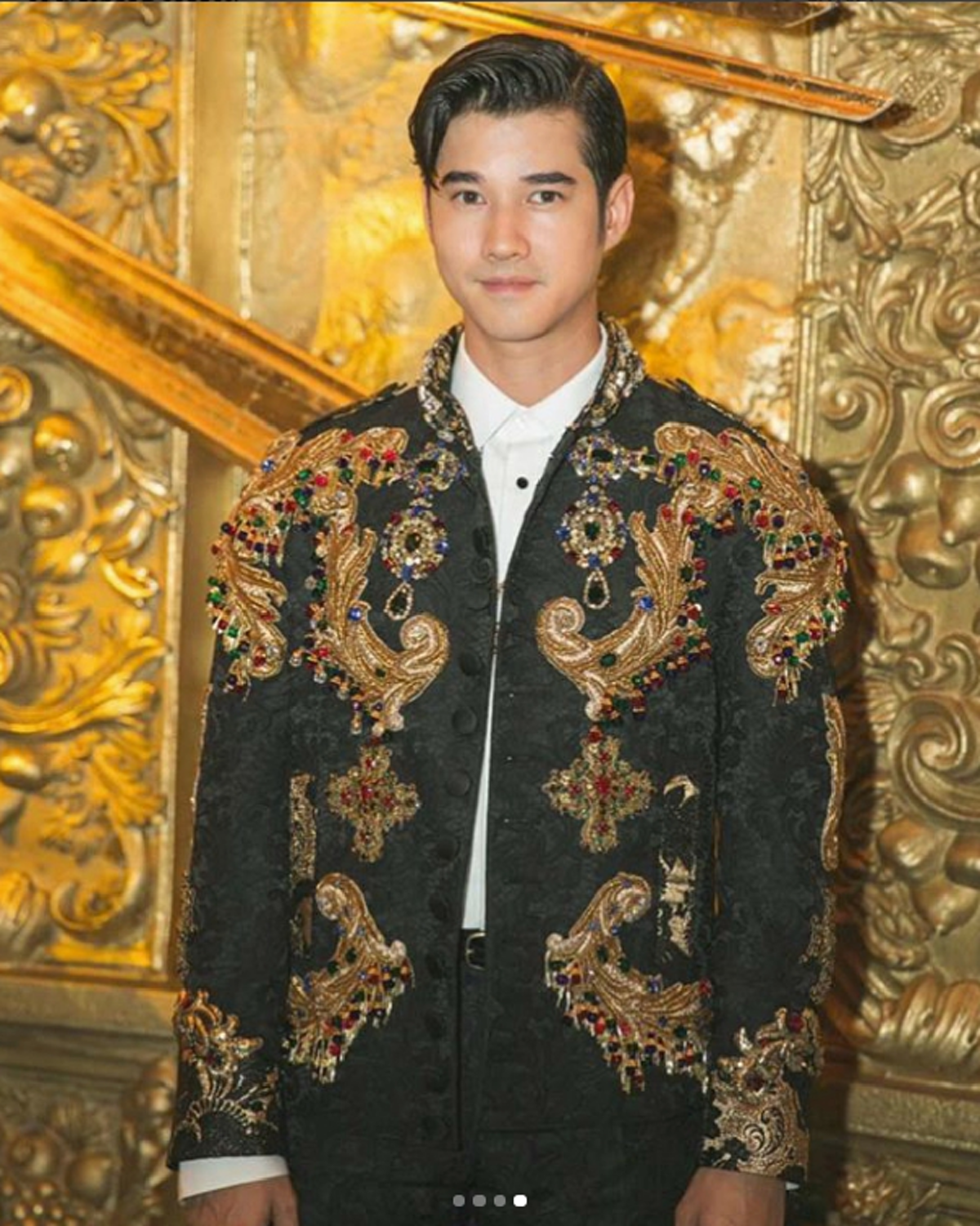 สะเทือนไปทั้งรันเวย์!!! "พระเอกหนุ่มชื่อดัง" เพียงคนเดียวของไทย โผล่เดินแบบบนเวทีระดับโลก ทำเอาทุกสื่อต่างจับจ้องแทบไม่ละสายตา!! (ชมคลิป)