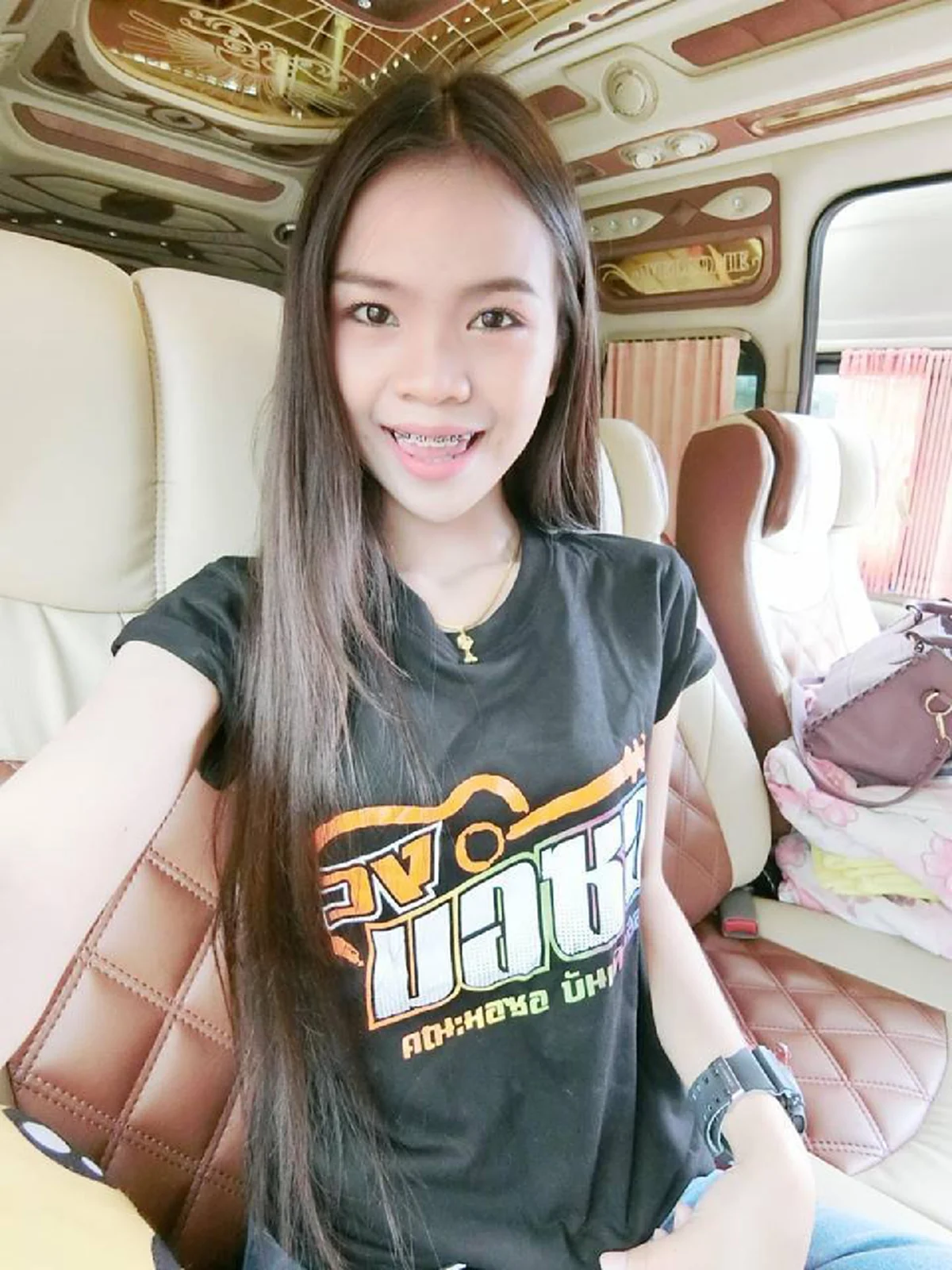 ***วงการลูกทุ่งสั่นสะเทือน !!! เมื่อ "อาม ชุติมา" ประกาศตามหา "ผู้ชายโสดซิง" พร้อมเปย์เงินก้อนโต งานนี้ทำเอาหนุ่มๆแห่ต่อคิวกันเพียบ !?