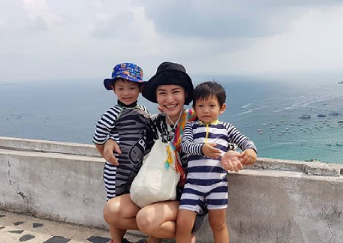 *ฝ่ามรสุมสุดสตรอง!!! อดีตภรรยา "ปีเตอร์ คอร์ป" เปิดใจชีวิต "แม่เลี้ยงเดี่ยว" เพราะ"ลูก" คือทุกสิ่ง ส่วน "สามี" ย้ำชัดกำจัดได้!!! (ชมคลิป)