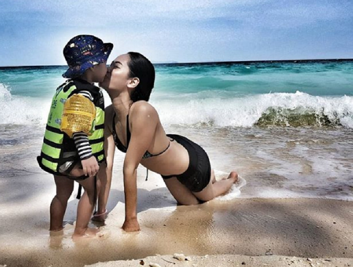 *ฝ่ามรสุมสุดสตรอง!!! อดีตภรรยา "ปีเตอร์ คอร์ป" เปิดใจชีวิต "แม่เลี้ยงเดี่ยว" เพราะ"ลูก" คือทุกสิ่ง ส่วน "สามี" ย้ำชัดกำจัดได้!!! (ชมคลิป)