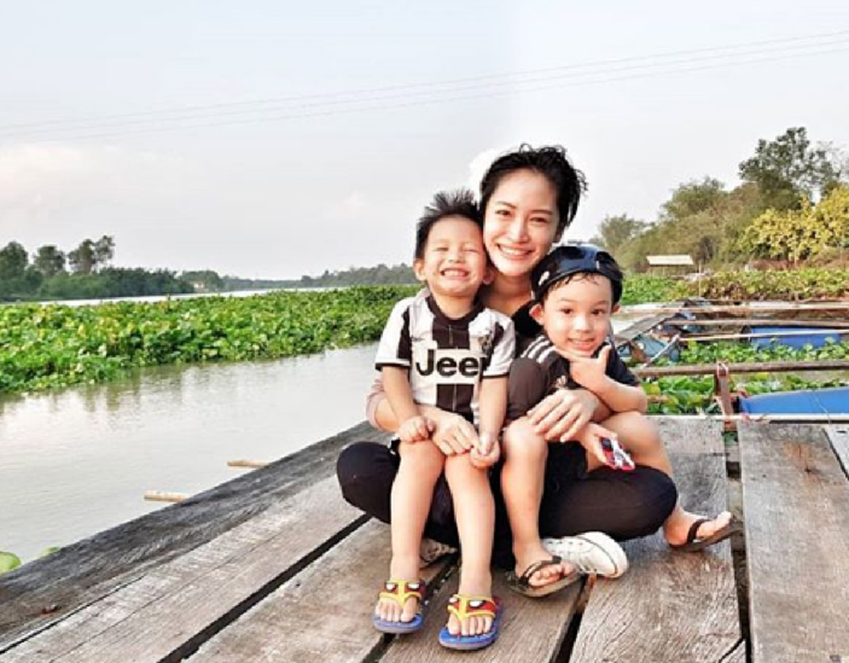 *ฝ่ามรสุมสุดสตรอง!!! อดีตภรรยา "ปีเตอร์ คอร์ป" เปิดใจชีวิต "แม่เลี้ยงเดี่ยว" เพราะ"ลูก" คือทุกสิ่ง ส่วน "สามี" ย้ำชัดกำจัดได้!!! (ชมคลิป)