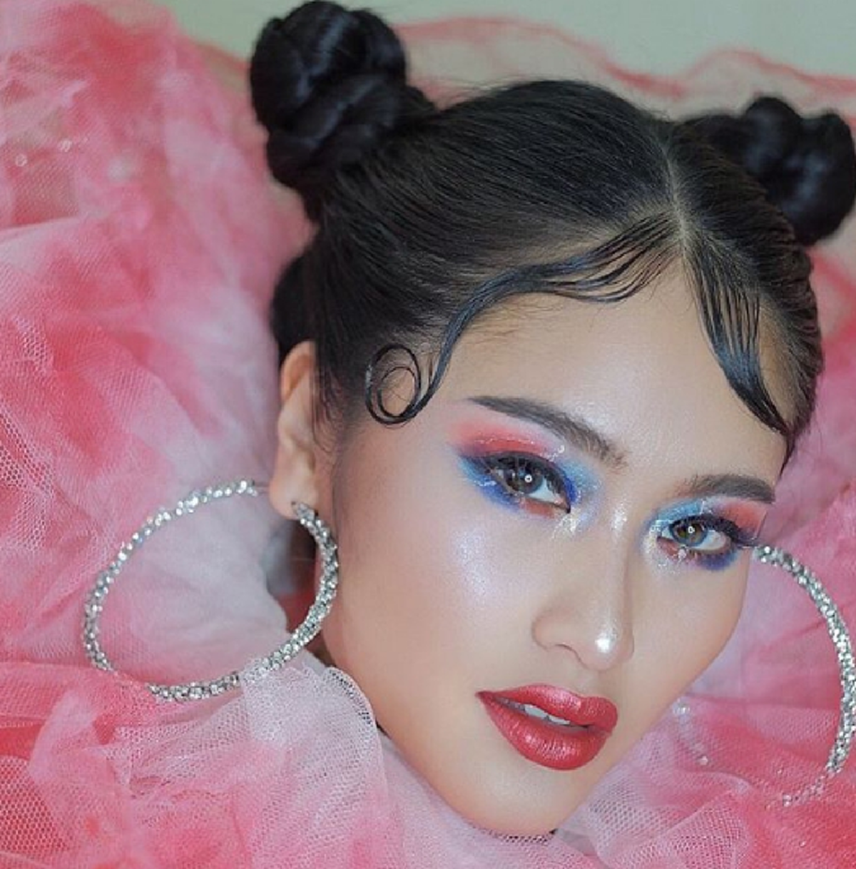 *แม่เจ้าโว๊ย...!!! เผยโฉมหน้า "ลูกสาว" อดีตนางเอกชื่อดังแห่งยุค ที่ล่าสุดแซ่บสะเทือนวงการแฟชั่น บอกเลยต่างจาก "แม่" มาก!!! (ชมคลิป)