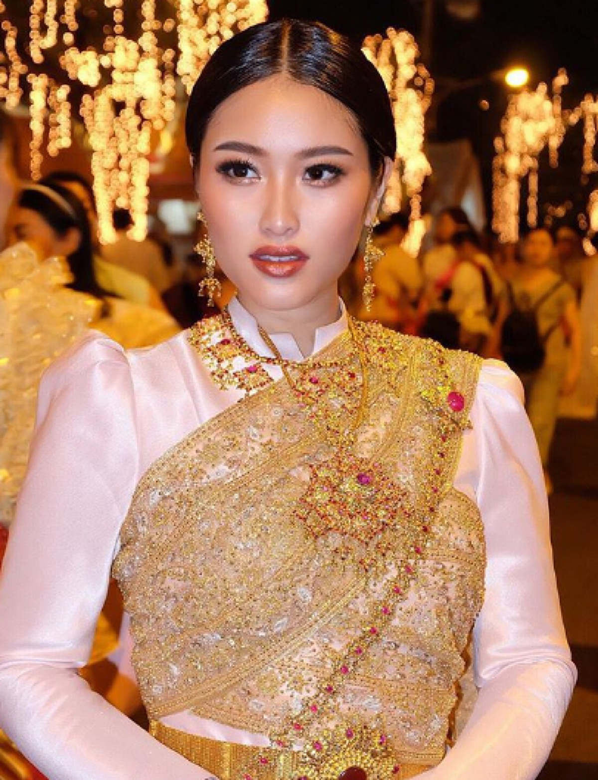 *แม่เจ้าโว๊ย...!!! เผยโฉมหน้า "ลูกสาว" อดีตนางเอกชื่อดังแห่งยุค ที่ล่าสุดแซ่บสะเทือนวงการแฟชั่น บอกเลยต่างจาก "แม่" มาก!!! (ชมคลิป)