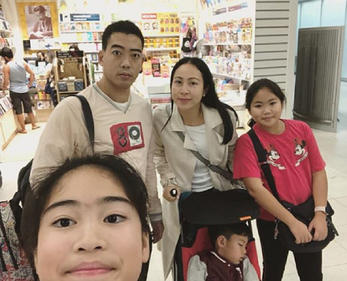 *ส่องกันให้ชัด!!! ภาพล่าสุด "ลูกสาว-ลูกชาย"  อดีตนางร้ายระดับท็อปของไทย "กิ๊ก สุวัจนี"!!! (ชมคลิป)