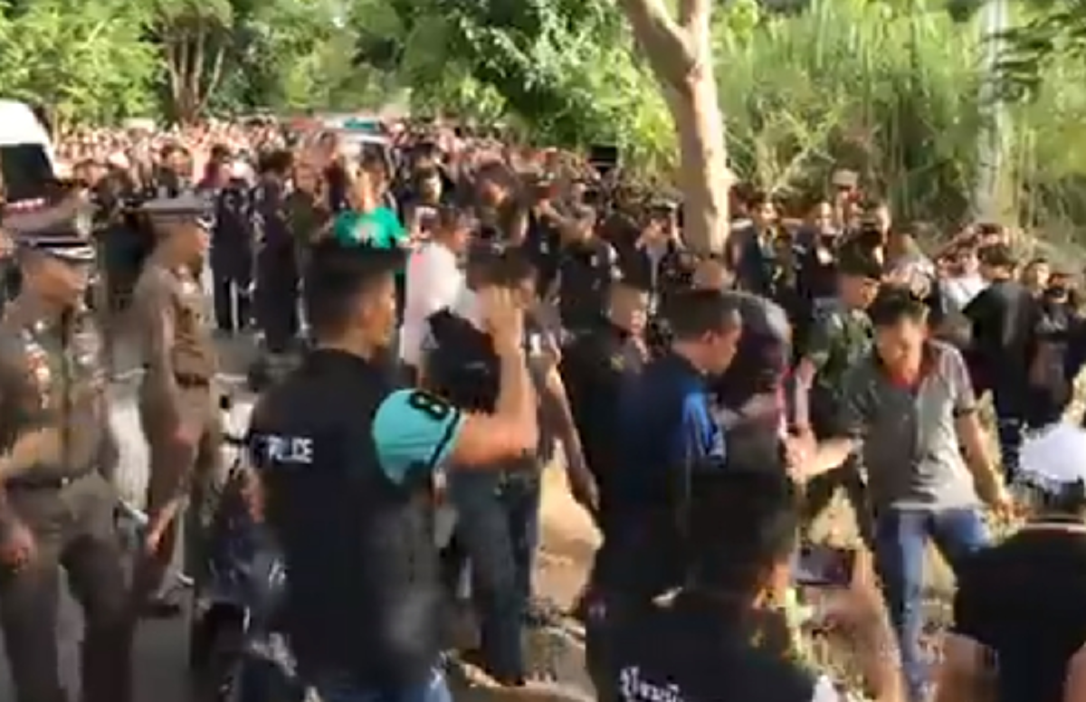 ประหารเลยได้ไหม? เปิดนาทีเลือดเย็น! "ไอ้วุธ ฆ่าหั่นศพ" ทิ้งชิ้นส่วน "น้องเมย์" กระจัดกระจาย โหดร้ายสุดๆ อย่างกับทิ้งผักทิ้งปลา? (ชมคลิป)
