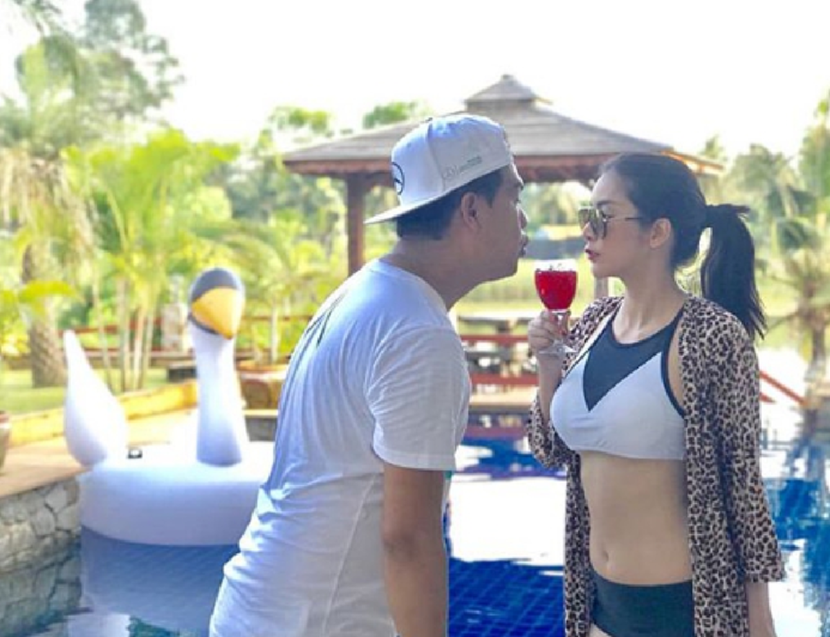 *ออกโรงชี้แจง!!! \"ใหม่ สุคนธวา\" โพสต์ซึ้ง \"ผู้ชาย\" ที่อยู่เคียงข้างติดตามไปทุกที่ ไม่ใช่ \"ผจก\"!!! (ชมคลิป)