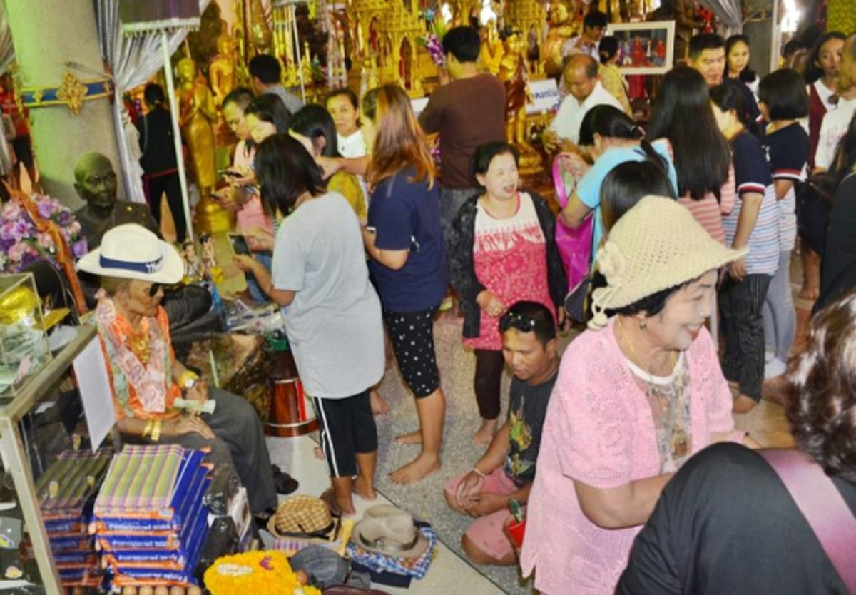 **เซียนหวยซื้อด่วน !!! เลขเด็ด "อ่างน้ำมนต์" ตาทองงิ้วราย วัดสว่างอารมณ์ ให้โชคเต็มๆ 2-3 ตัว ชาวบ้านเชื่องวด 1/7/61 รับทรัพย์ทั้งอำเภอ