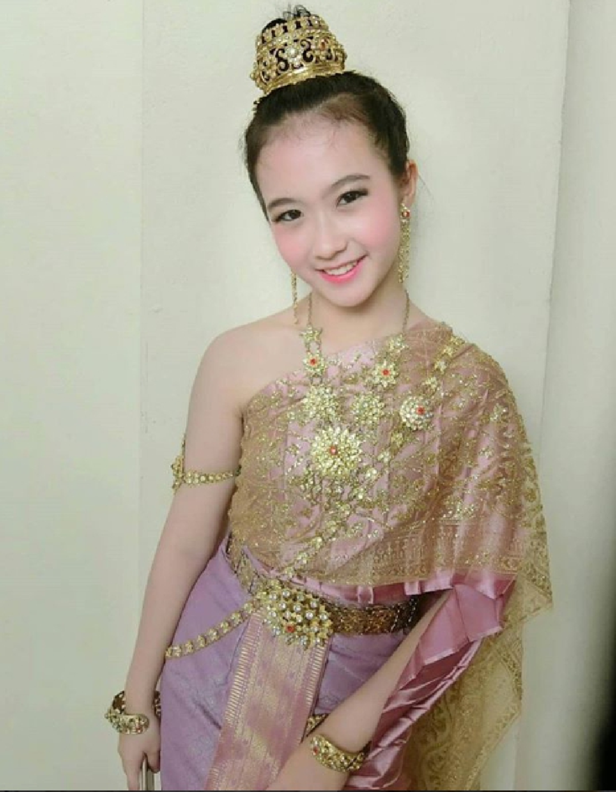 "น้องจีน่า" จาก ภ. "บ้านฉันตลกไว้ ก่อนพ่อสอนไว้ " โตเป็นสาวแล้ว สวยมาก!