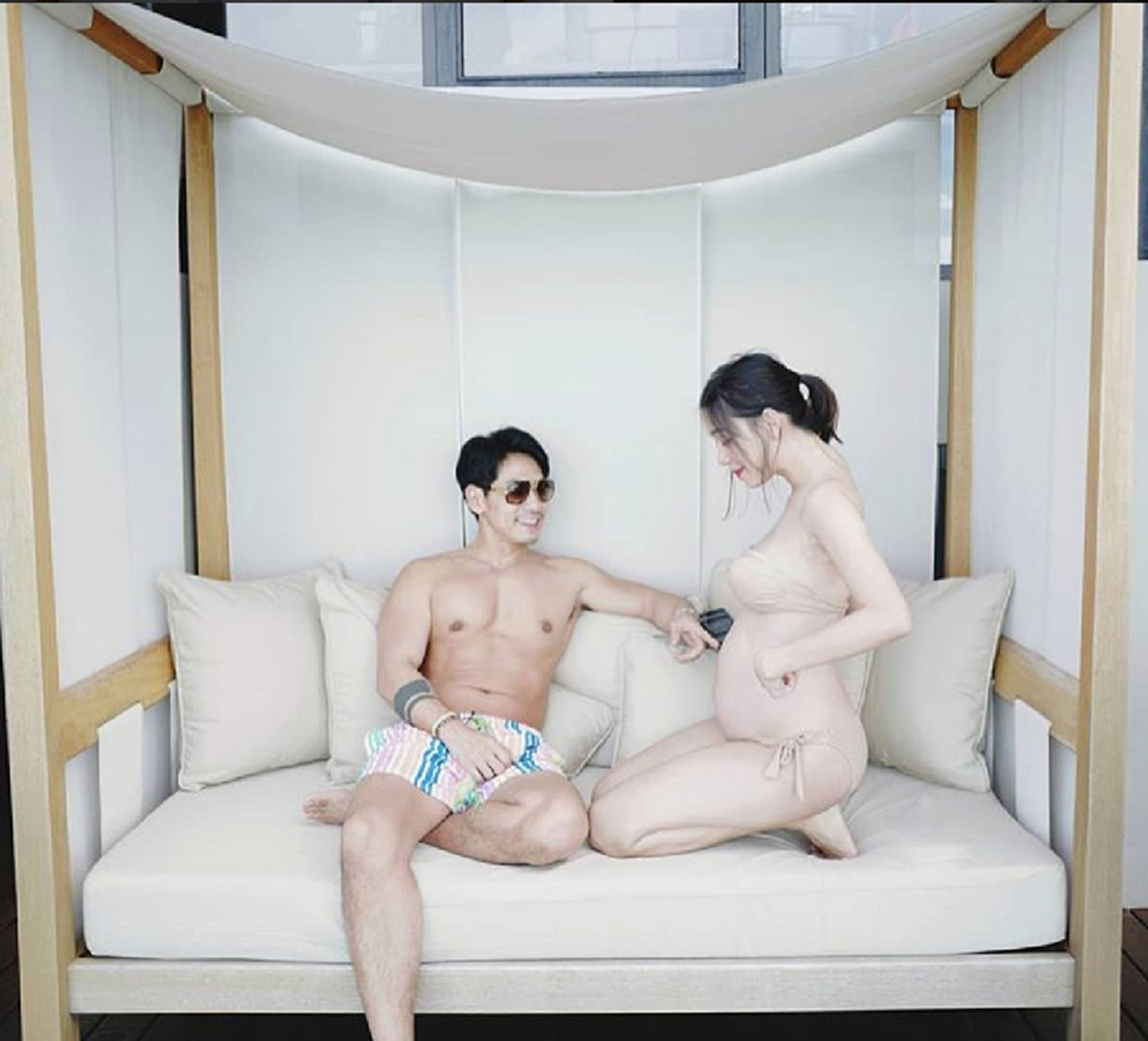 แซ่บแพ็คคู่! ส่องภาพ "นิวเคลียร์ - เพชรจ้า" สลัดผ้าอวดความแซ่บ ต้อนรับน้องไทก้า! (ชมภาพ)