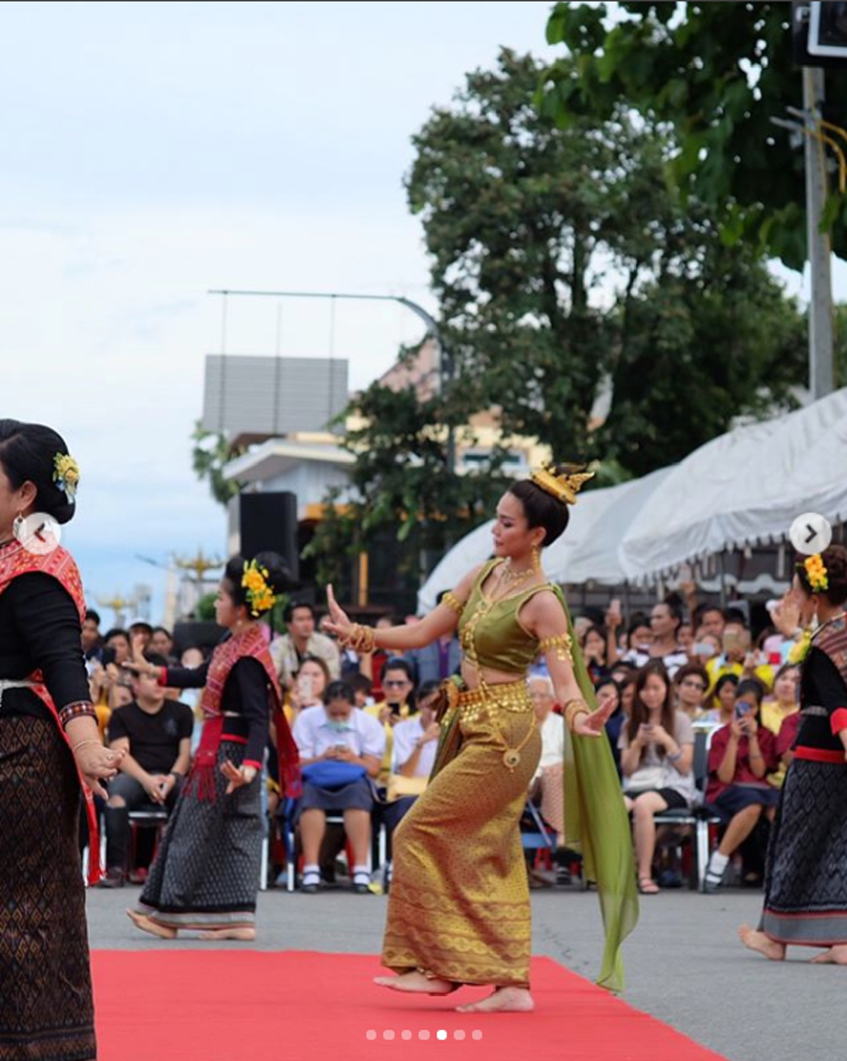 เฉิดฉายดั่งนางในวรรณคดี! ส่องภาพ "ปราง กัญญ์ณรัณ" รำบวงสรวงพญาศรีสัตตนาคราช