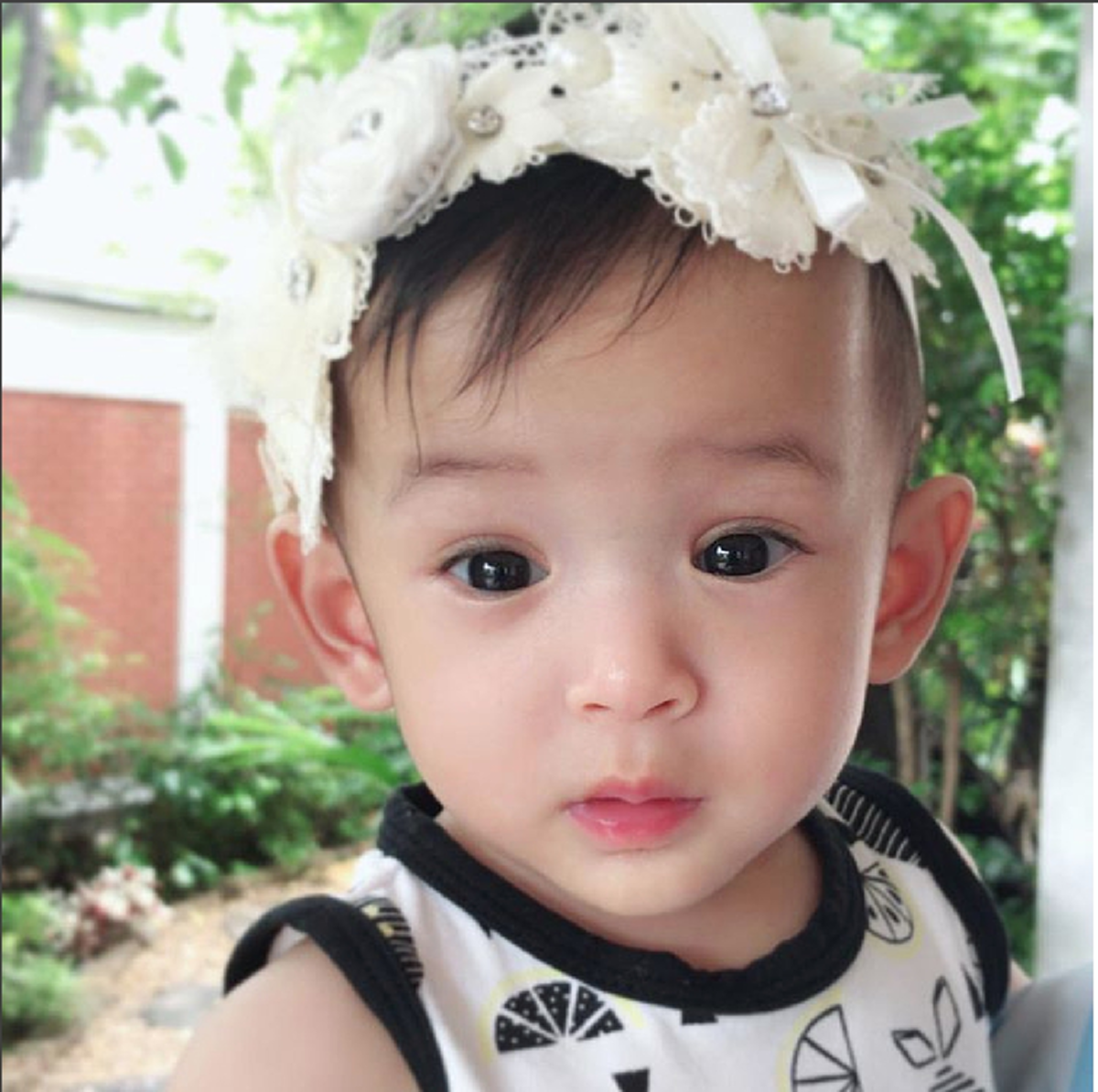 แฟนคลับพูดเป็นเสียงเดียวกัน! "น้องมียา" ลูกสาว "เติ้ล ตะวัน" ใบหน้าสวยตาหวาน เหมือน "ย่าดวงดาว" (ชมภาพ)