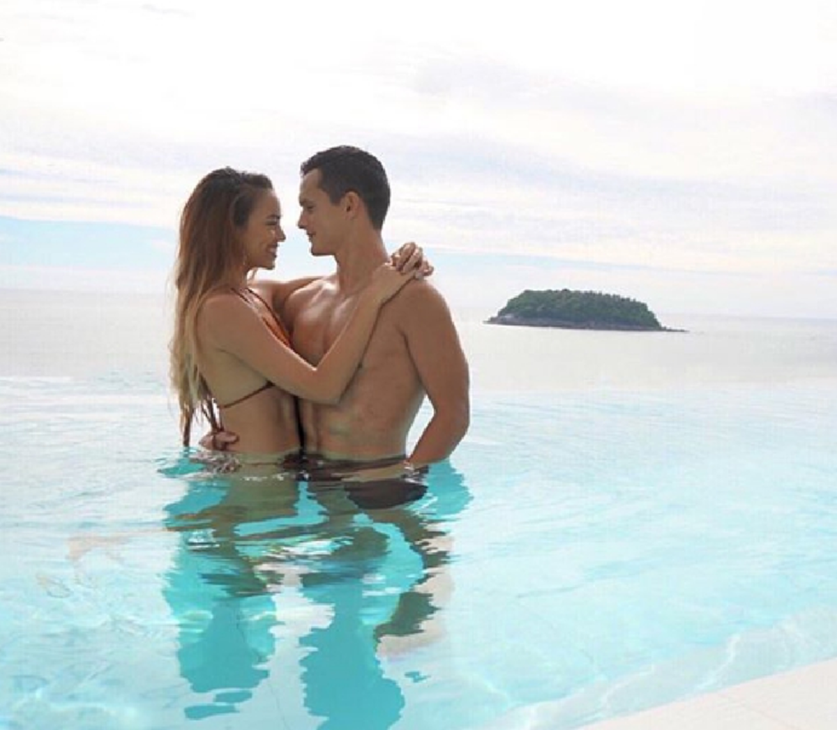 *ทวีคูณความแซ่บ!!! ส่องภาพ อดีตนางเอกสาวแห่งยุค "เทย่า โรเจอร์ส" กับลุคปัจจุบันที่เซ็กซี่มาก จนไม่อยากเชื่อสายตา!!! (ชมคลิป)