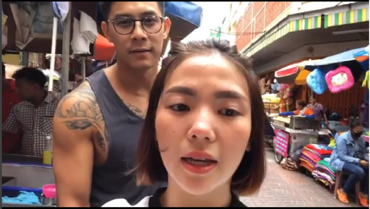 ชีวิตไม่ติดหรู! "กาย-ฮารุ" กระเตงลูกช้อปปิ้งตลาดสำเพ็ง ทำชาวเน็ตแห่ชื่นชม! (ชมภาพ)