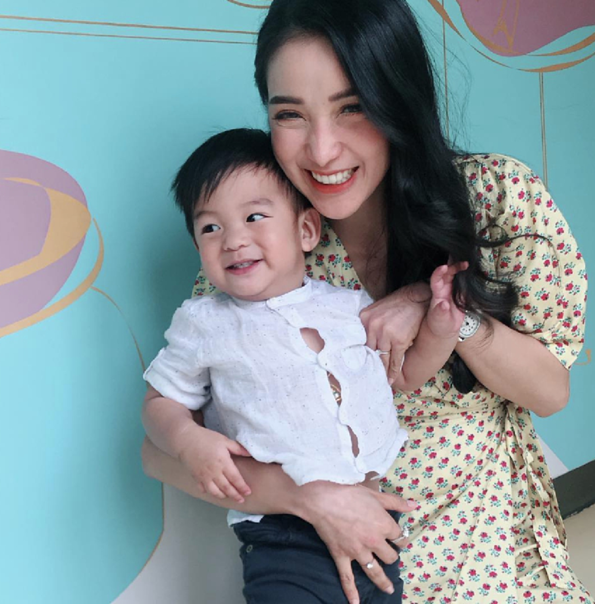 เปิด 7 อันดับ "คุณเเม่เลี้ยงเดี่ยว" ที่เจอมรสุมชีวิตมาหนักมากๆ เห็นแล้วน่าสงสาร !!